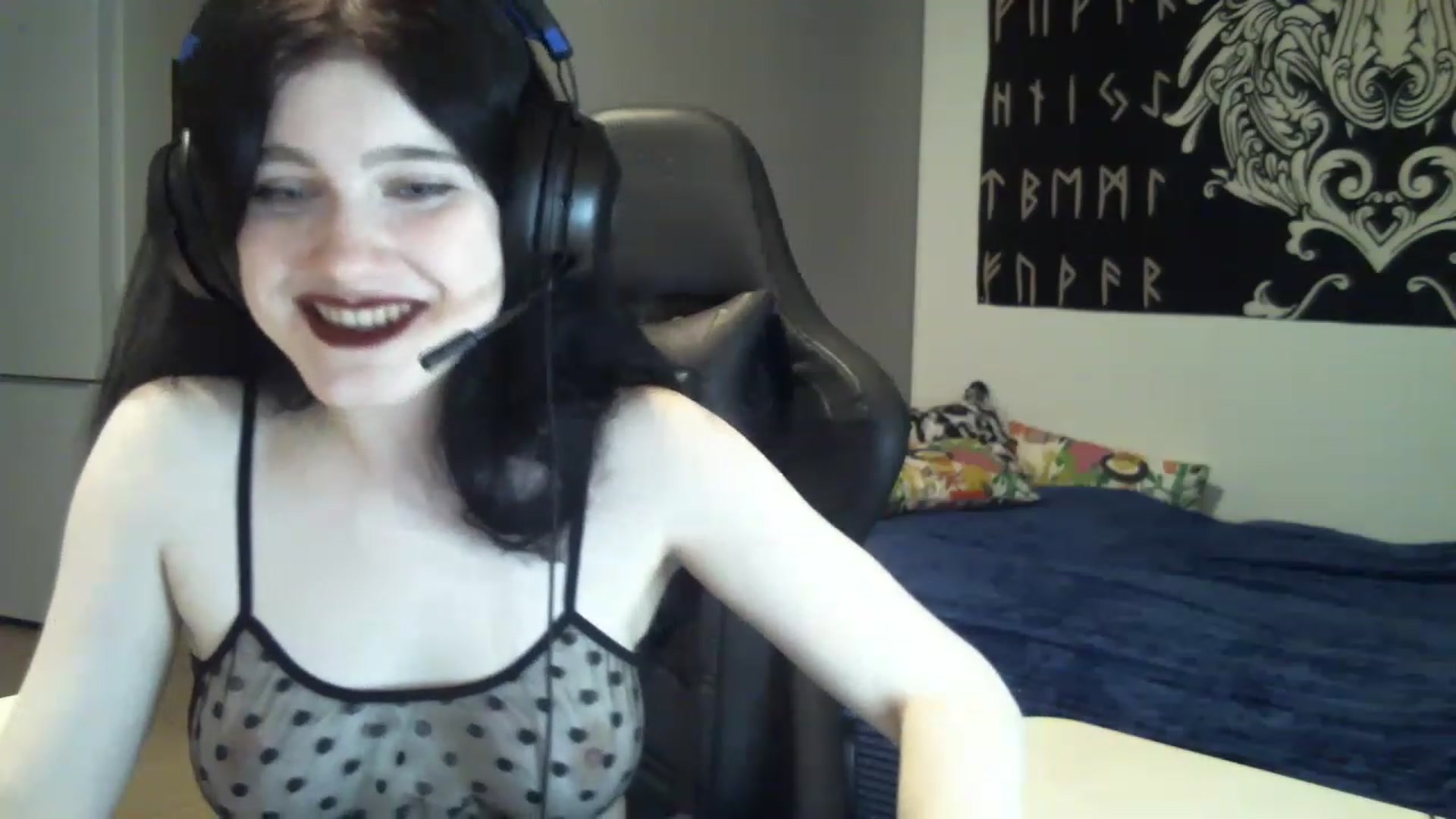 Gallery image thumbnail from MilenaHardy's myfreecams stream on, 11/16/2022, 14:15 image 12 of 20