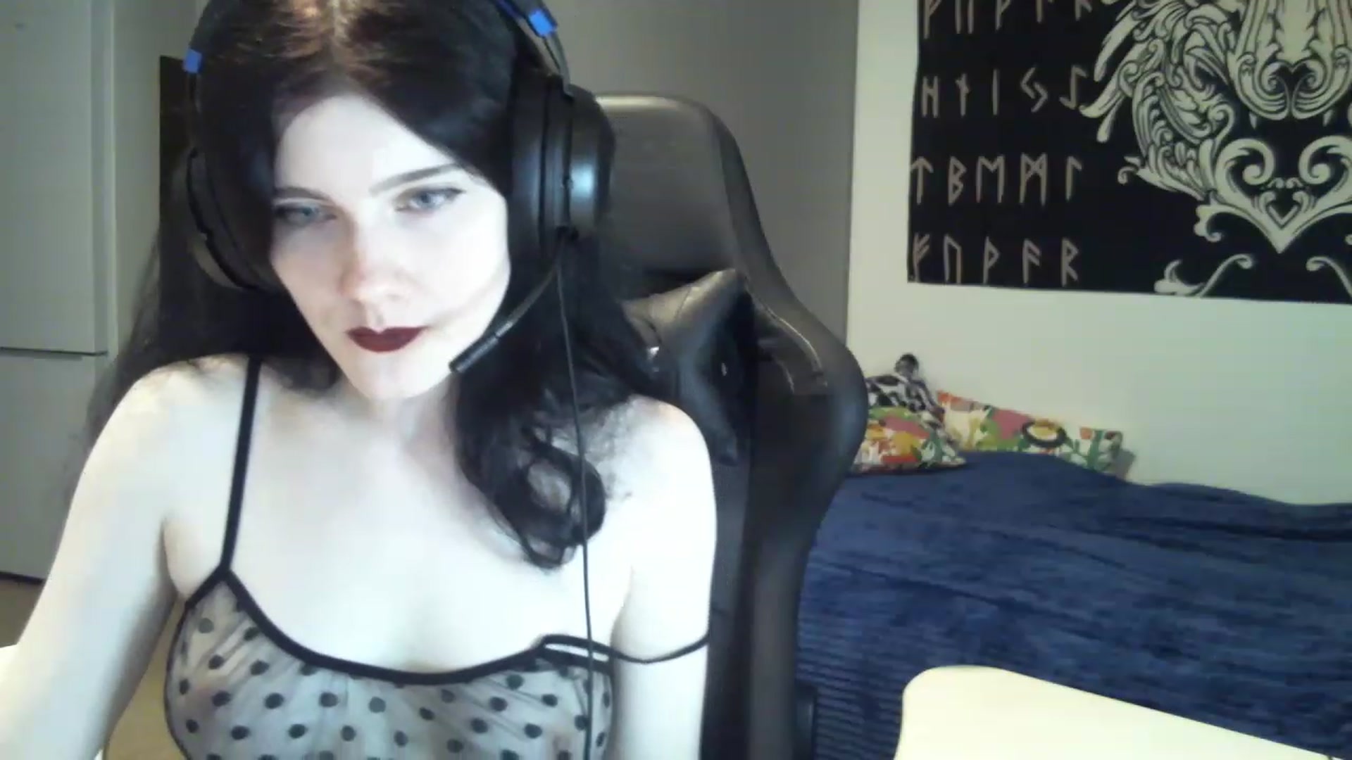 Gallery image thumbnail from MilenaHardy's myfreecams stream on, 11/16/2022, 14:15 image 15 of 20