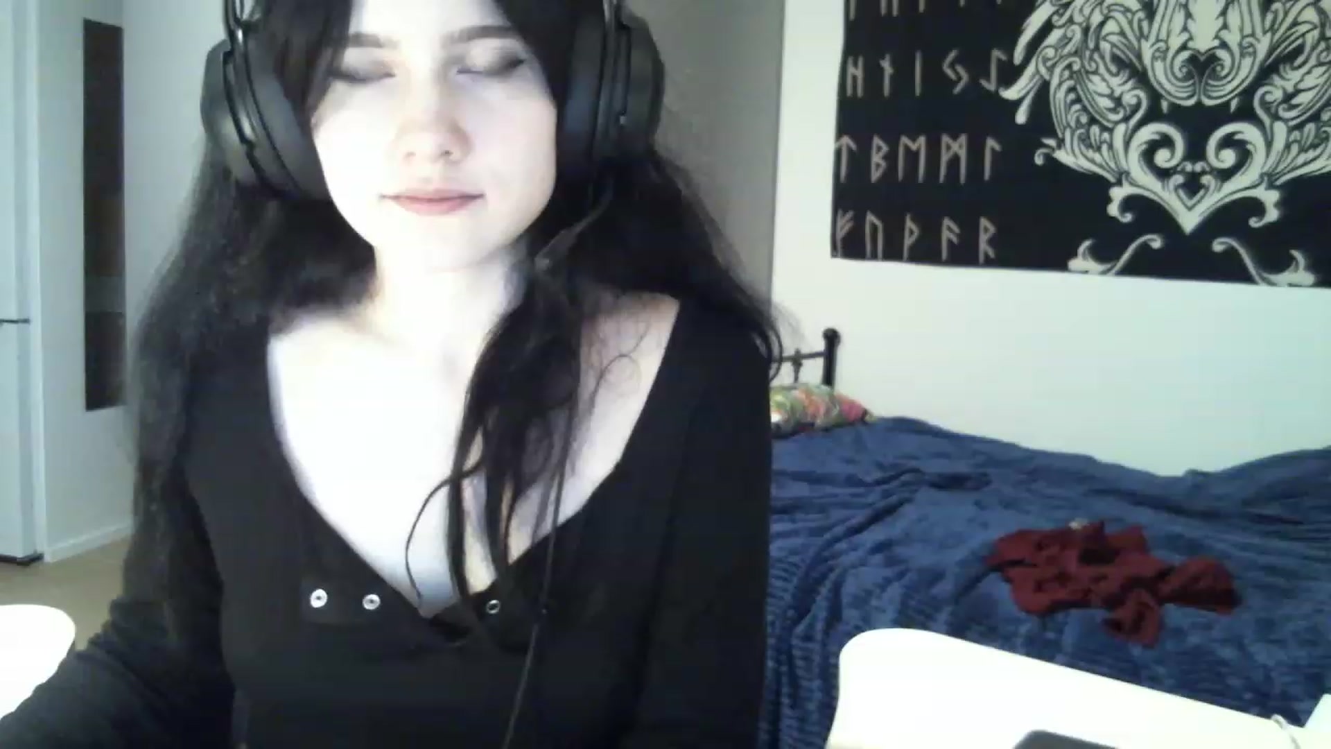 Gallery image thumbnail from MilenaHardy's myfreecams stream on, 11/17/2022, 14:21 image 9 of 20