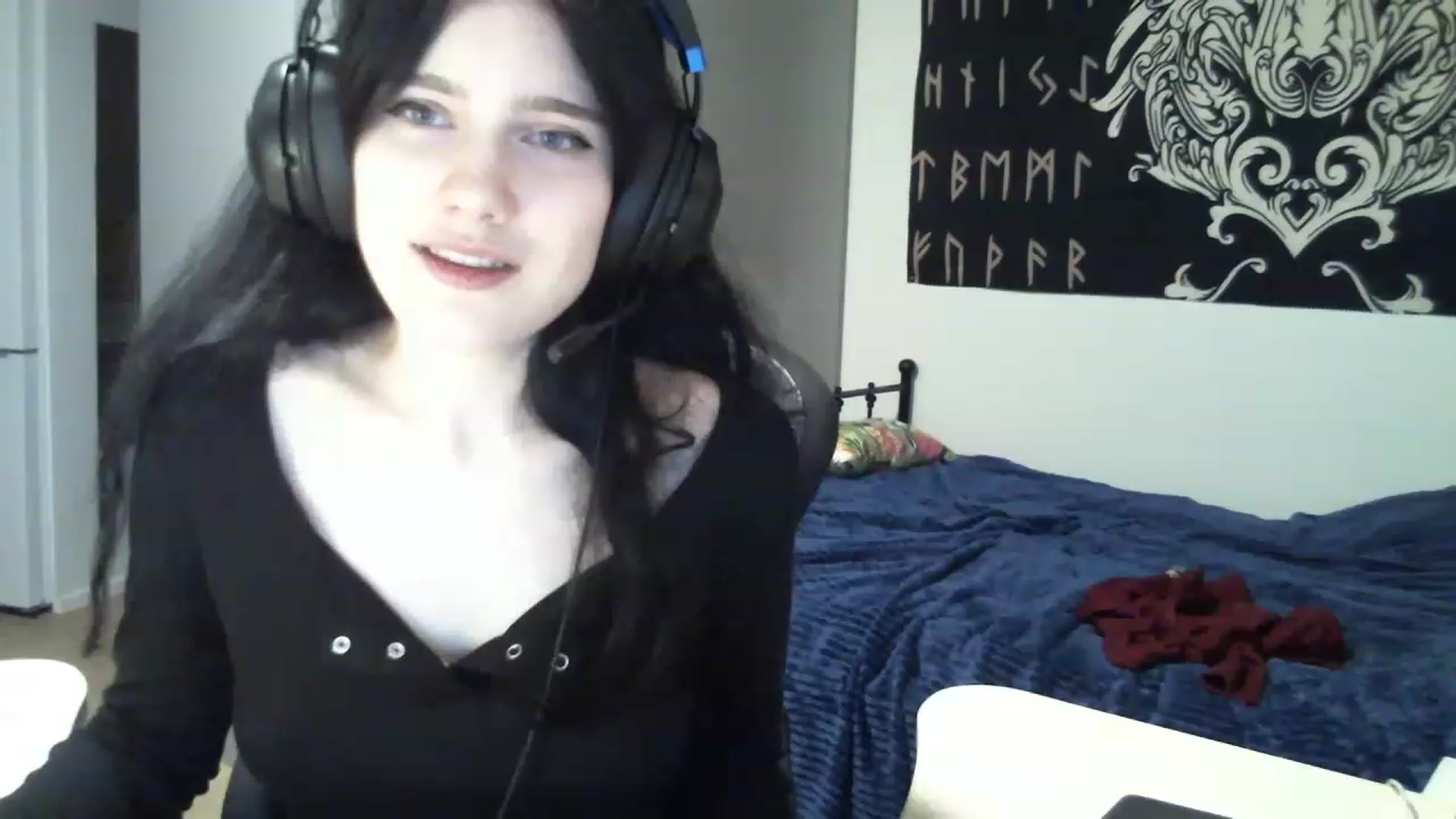 Gallery image thumbnail from MilenaHardy's myfreecams stream on, 11/17/2022, 14:21 image 4 of 20