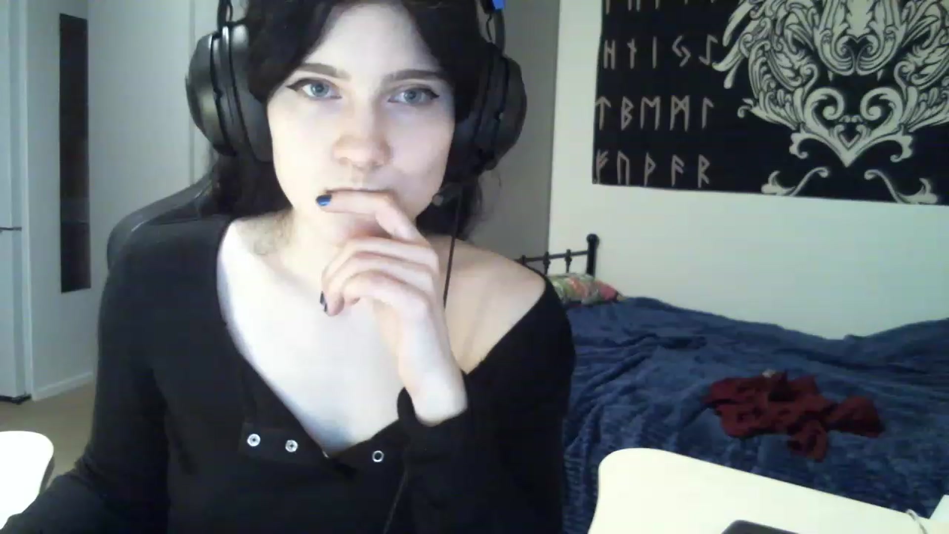 Gallery image thumbnail from MilenaHardy's myfreecams stream on, 11/17/2022, 14:21 image 15 of 20
