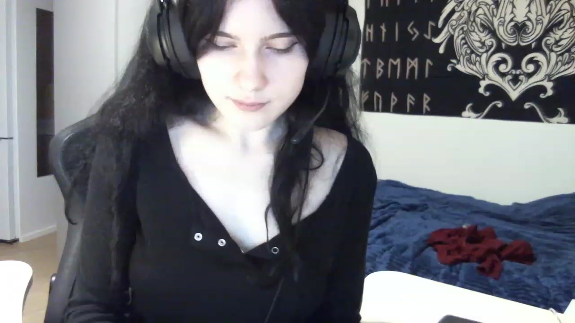 Gallery image thumbnail from MilenaHardy's myfreecams stream on, 11/17/2022, 14:21 image 7 of 20