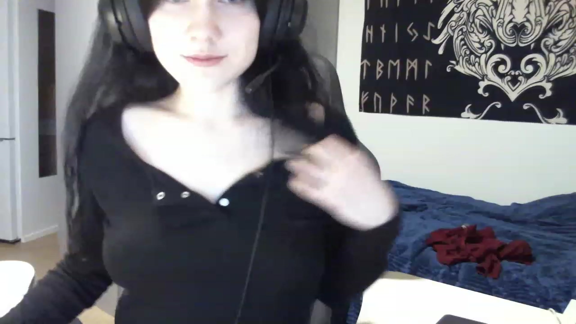 Gallery image thumbnail from MilenaHardy's myfreecams stream on, 11/17/2022, 14:21 image 3 of 20