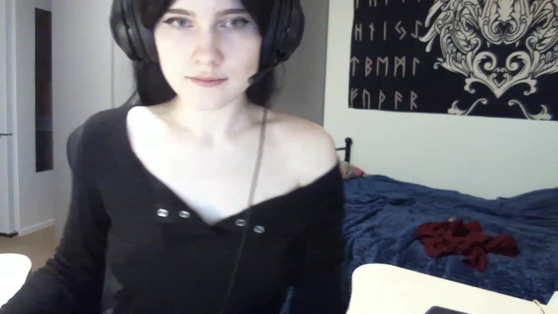Gallery image thumbnail from MilenaHardy's myfreecams stream on, 11/17/2022, 14:21 image 14 of 20