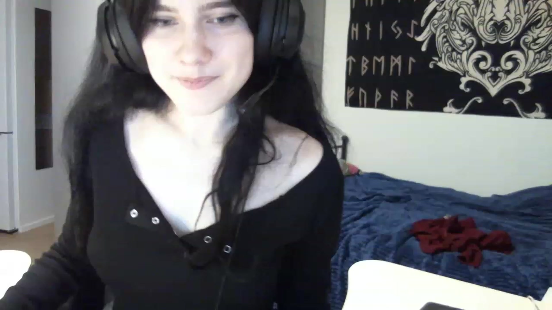 Gallery image thumbnail from MilenaHardy's myfreecams stream on, 11/17/2022, 14:21 image 8 of 20