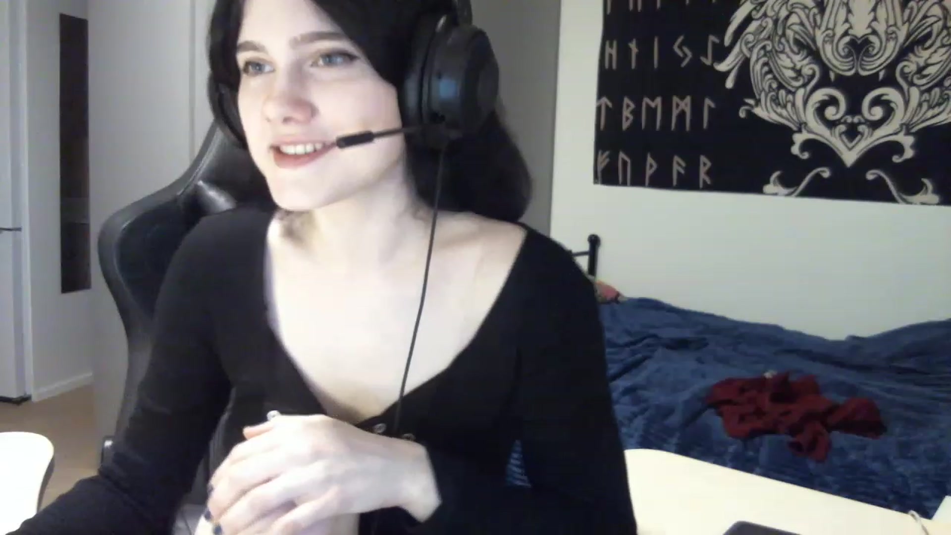 Gallery image thumbnail from MilenaHardy's myfreecams stream on, 11/17/2022, 14:21 image 18 of 20
