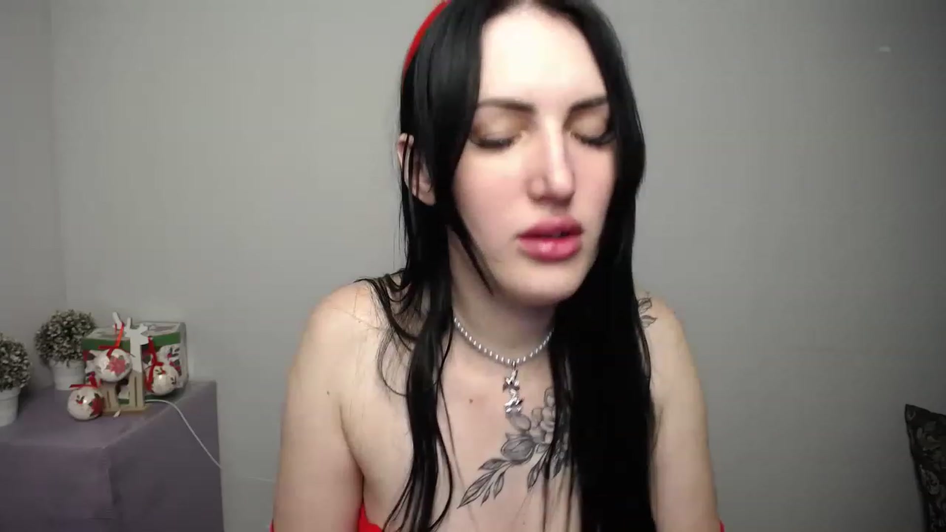 Gallery image thumbnail from MilenaXo_'s myfreecams stream on, 12/26/2022, 22:11 image 6 of 20