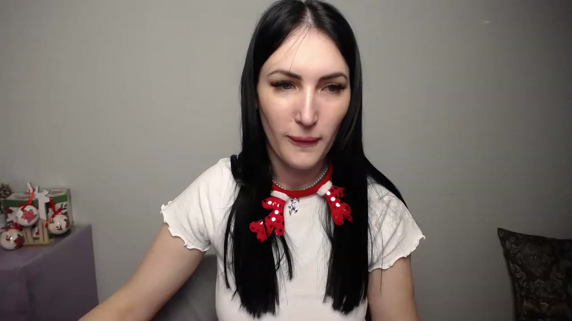 Gallery image thumbnail from MilenaXo_'s myfreecams stream on, 12/30/2022, 22:03 image 5 of 20