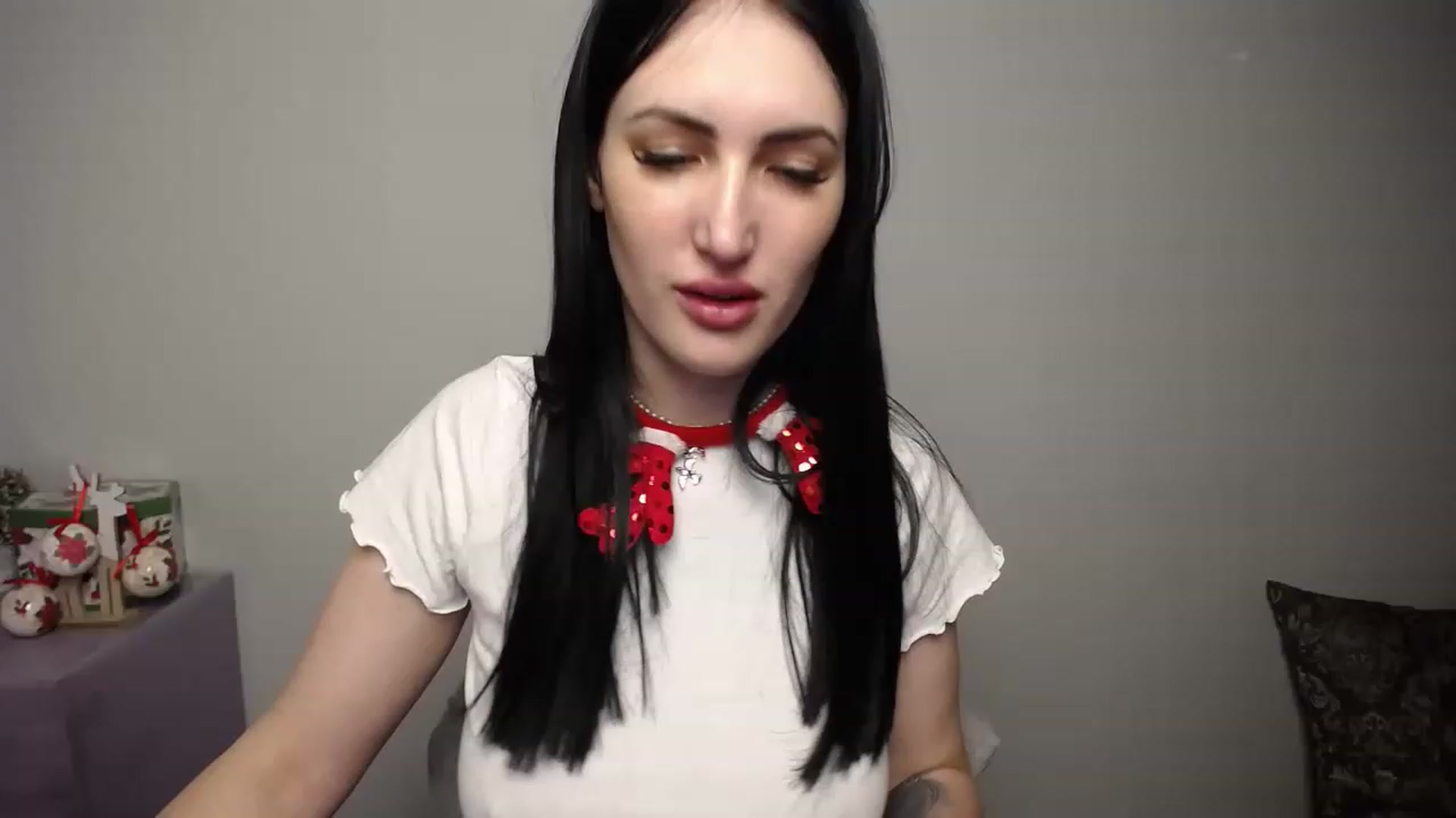 Gallery image thumbnail from MilenaXo_'s myfreecams stream on, 12/30/2022, 22:03 image 8 of 20