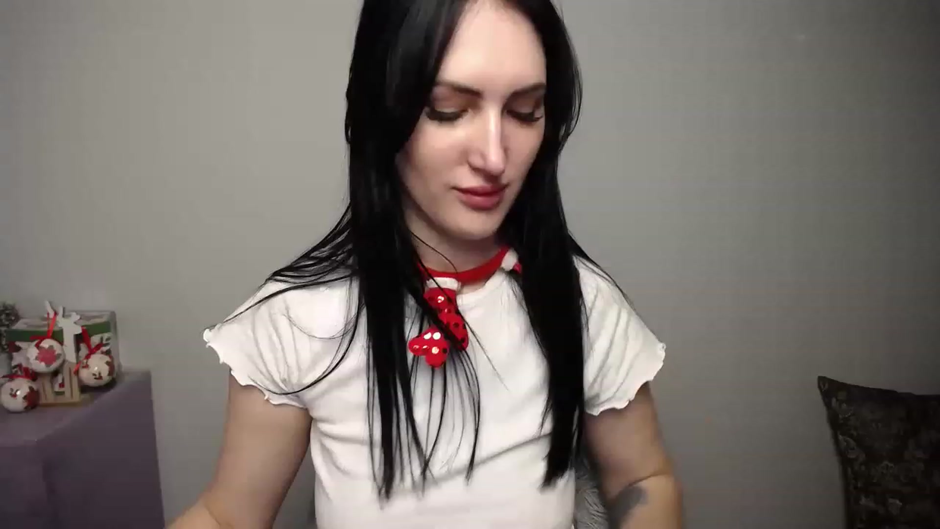 Gallery image thumbnail from MilenaXo_'s myfreecams stream on, 12/30/2022, 22:03 image 18 of 20