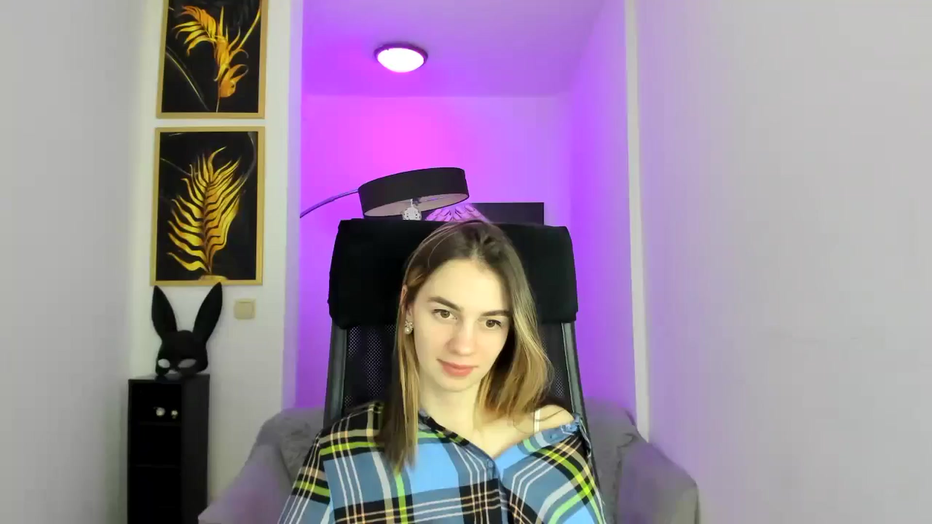 Gallery image thumbnail from MileyBee's myfreecams stream on, 12/26/2024, 15:15 image 11 of 20