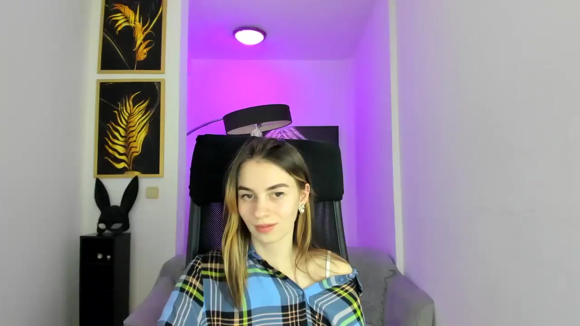 Gallery image thumbnail from MileyBee's myfreecams stream on, 12/26/2024, 15:15 image 17 of 20