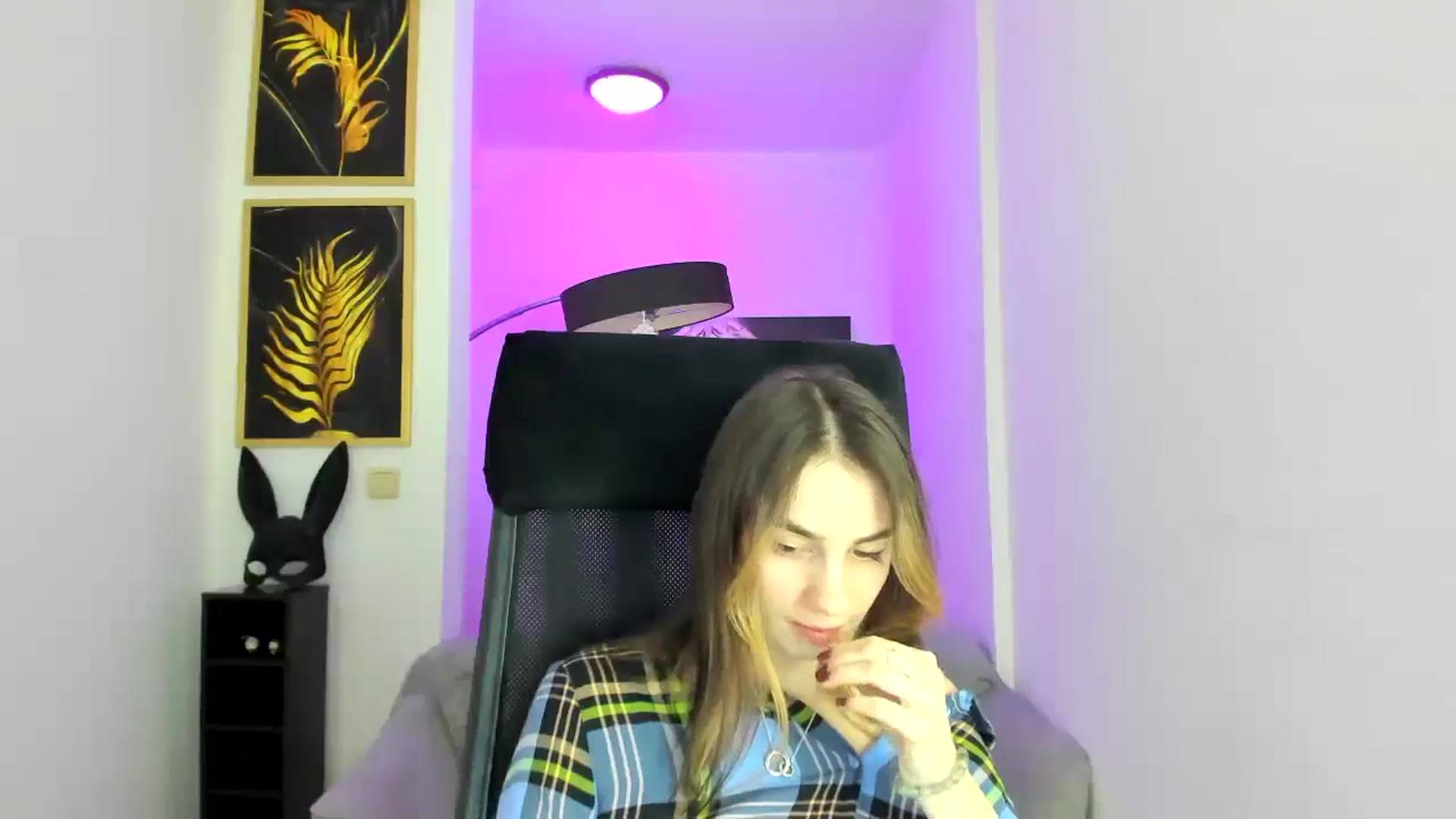 Gallery image thumbnail from MileyBee's myfreecams stream on, 12/26/2024, 16:28 image 18 of 20