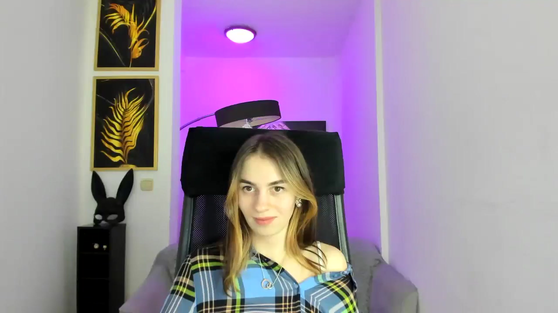 Gallery image thumbnail from MileyBee's myfreecams stream on, 12/26/2024, 16:28 image 17 of 20