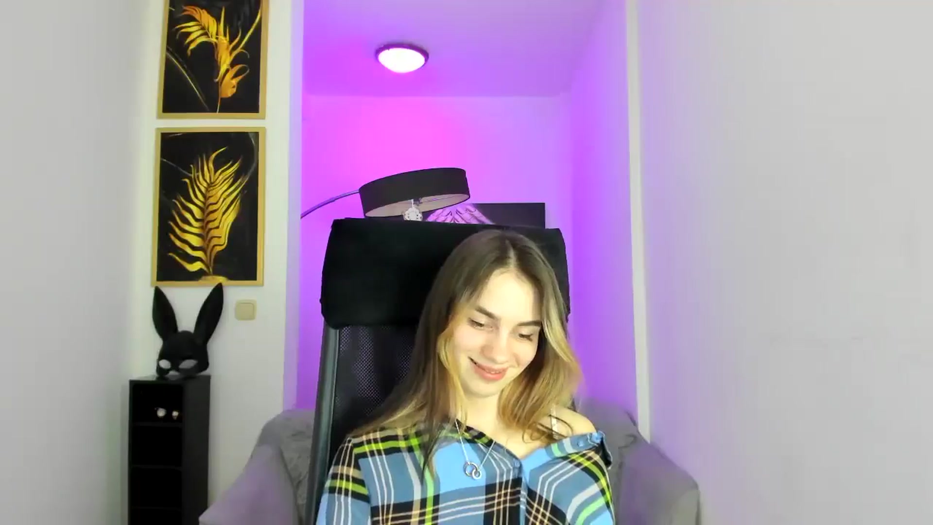 Gallery image thumbnail from MileyBee's myfreecams stream on, 12/26/2024, 16:28 image 16 of 20