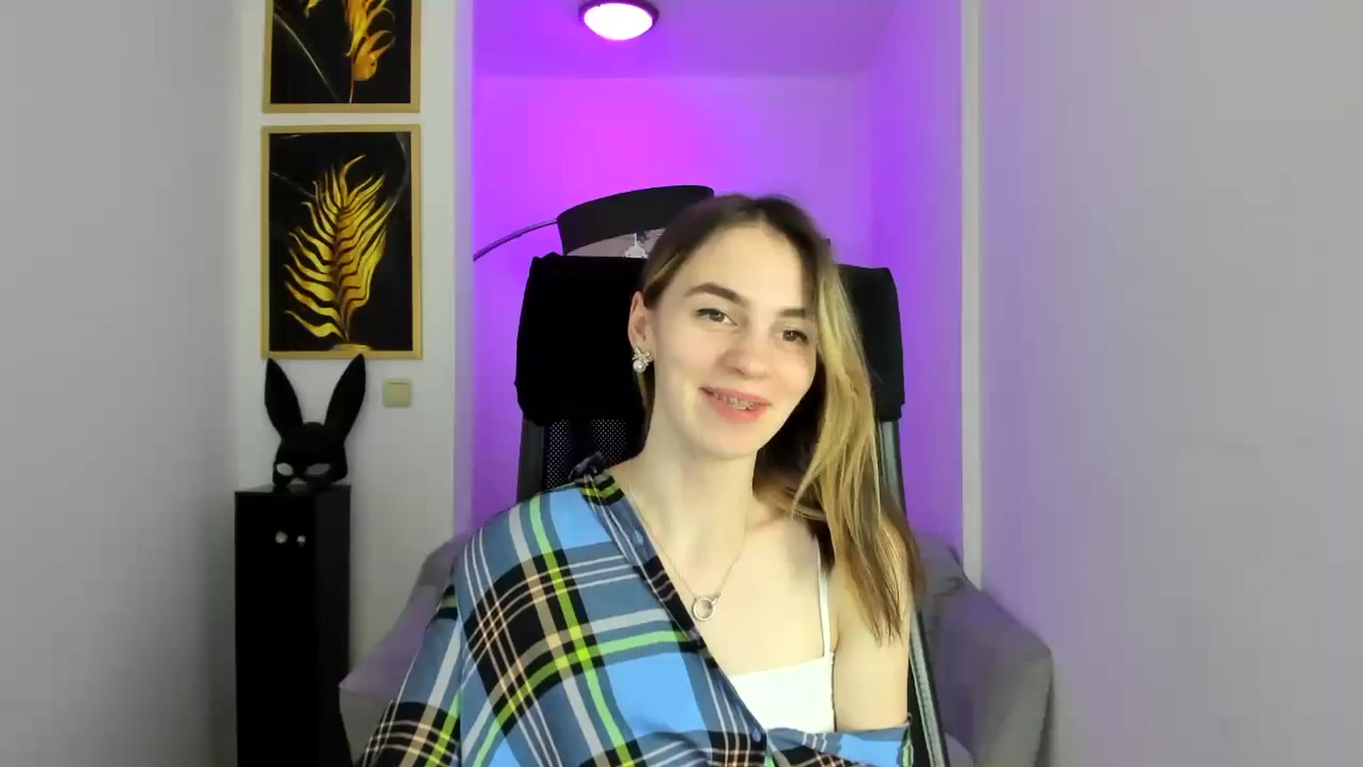Gallery image thumbnail from MileyBee's myfreecams stream on, 12/26/2024, 18:11 image 6 of 20