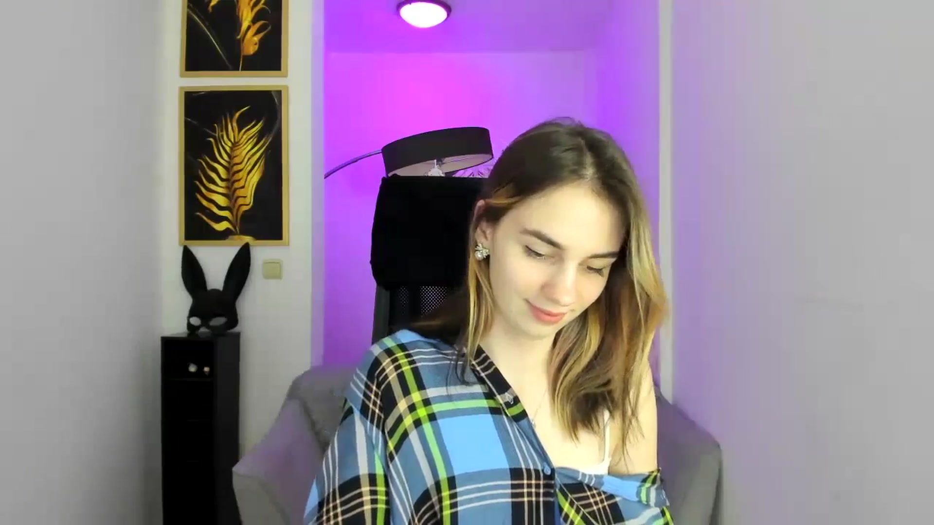 Gallery image thumbnail from MileyBee's myfreecams stream on, 12/26/2024, 18:11 image 16 of 20