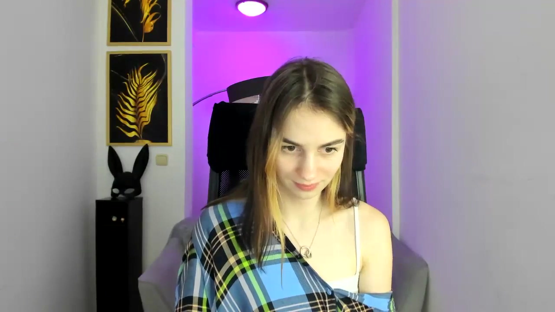 Gallery image thumbnail from MileyBee's myfreecams stream on, 12/26/2024, 18:11 image 12 of 20