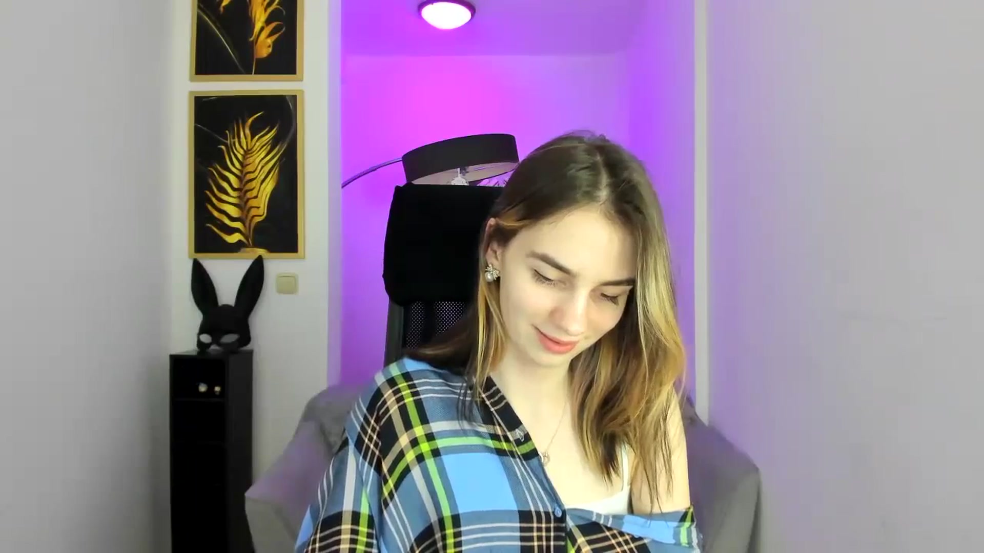 Gallery image thumbnail from MileyBee's myfreecams stream on, 12/26/2024, 18:11 image 17 of 20