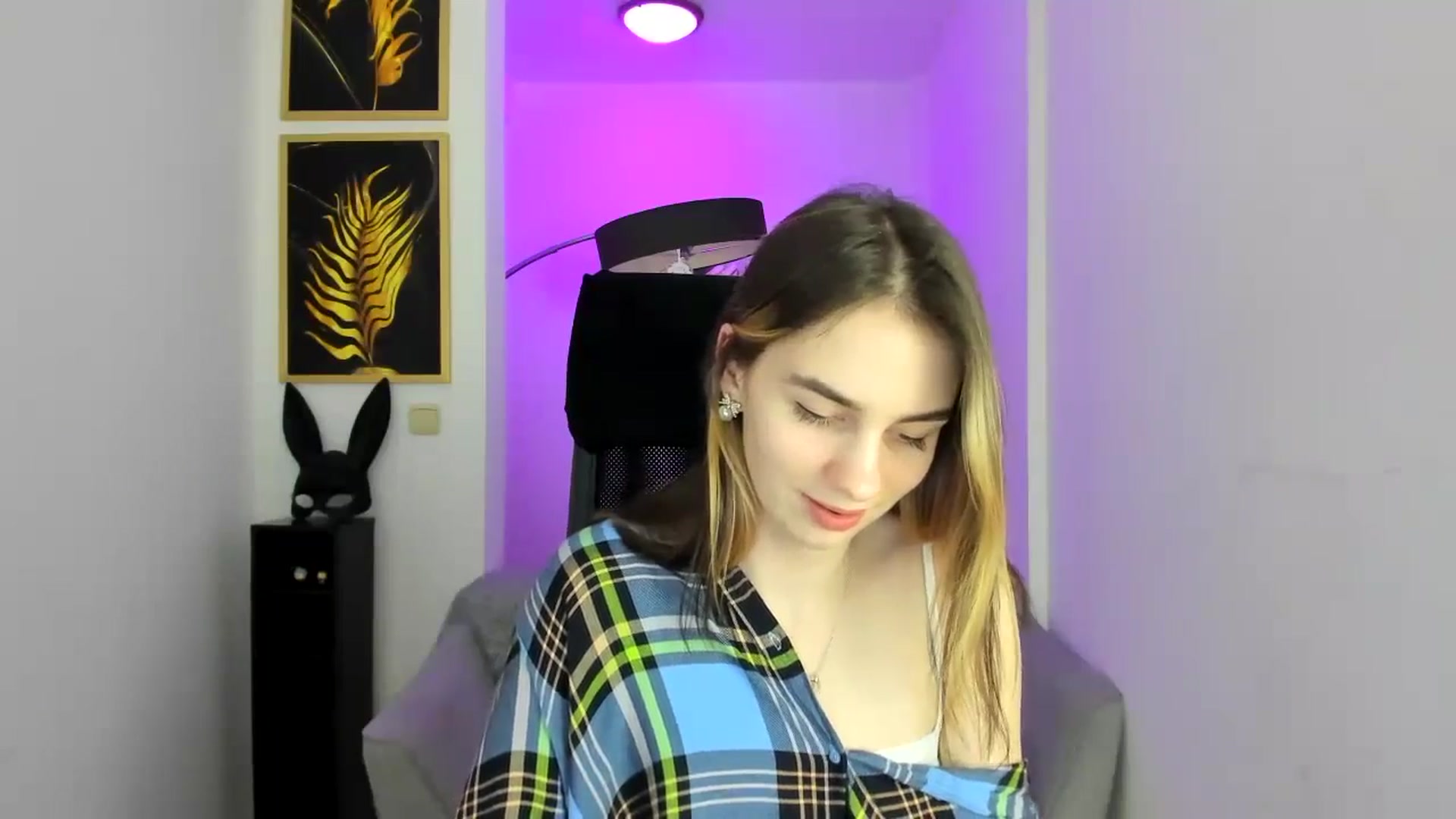 Gallery image thumbnail from MileyBee's myfreecams stream on, 12/26/2024, 18:11 image 19 of 20