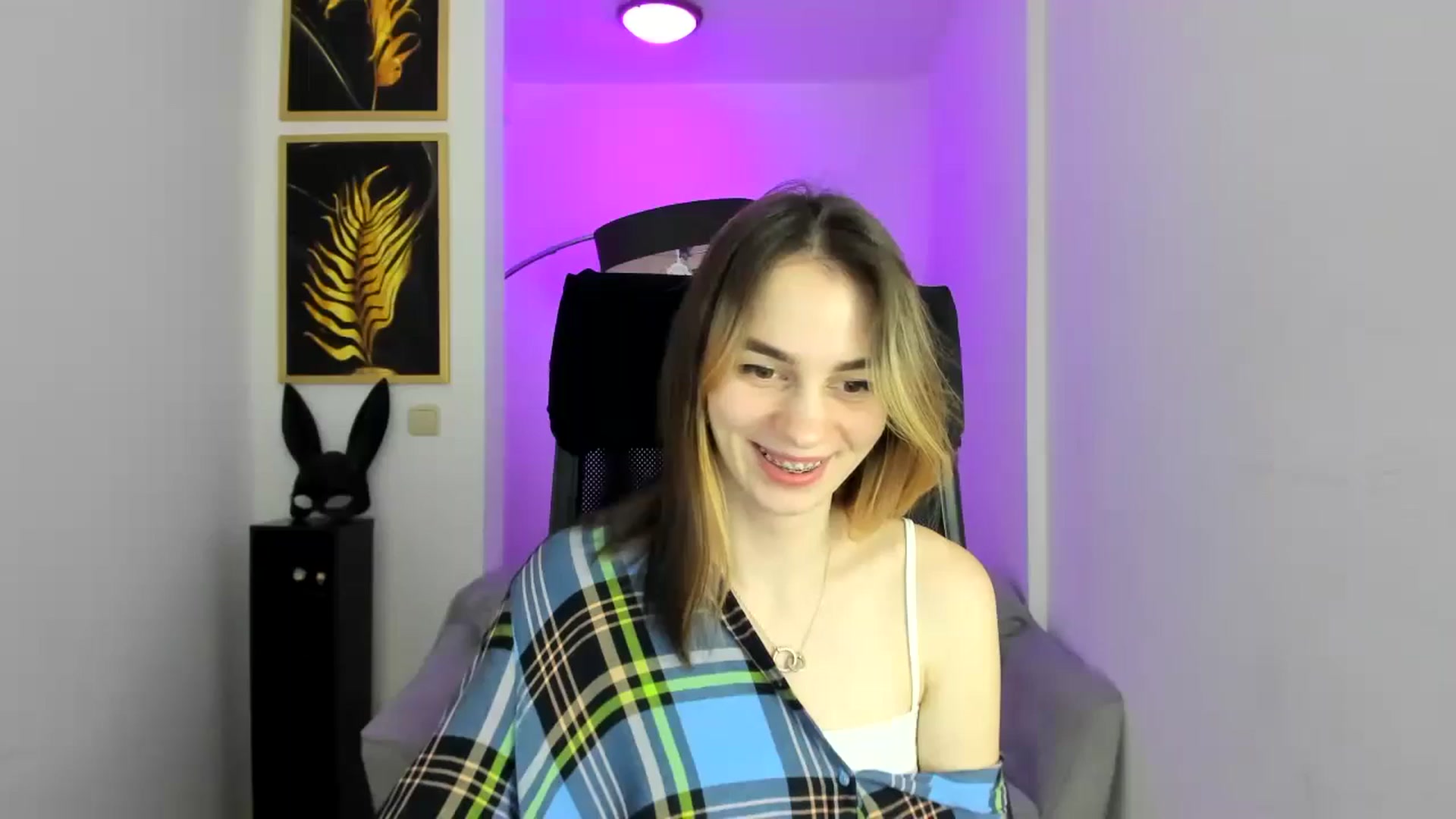 Gallery image thumbnail from MileyBee's myfreecams stream on, 12/26/2024, 18:11 image 7 of 20