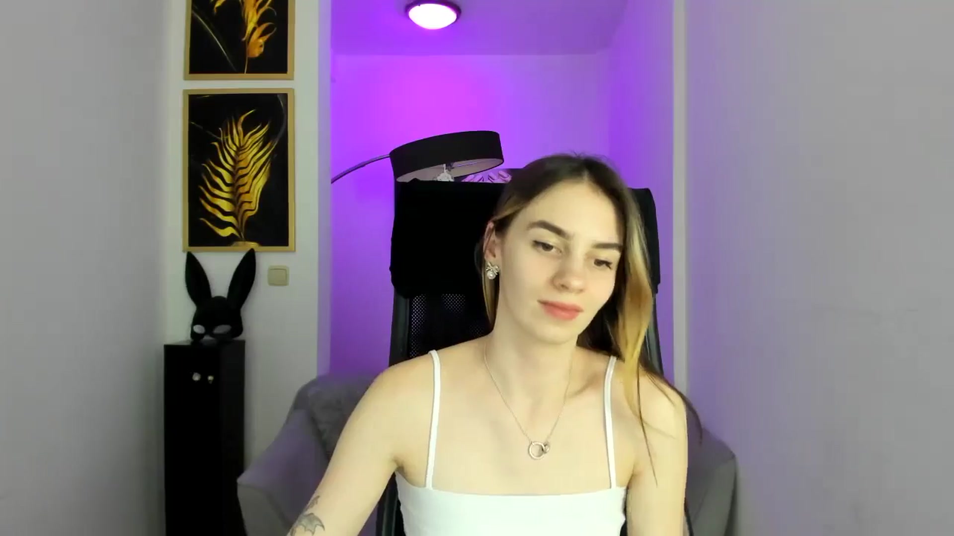 Gallery image thumbnail from MileyBee's myfreecams stream on, 12/26/2024, 18:52 image 8 of 20