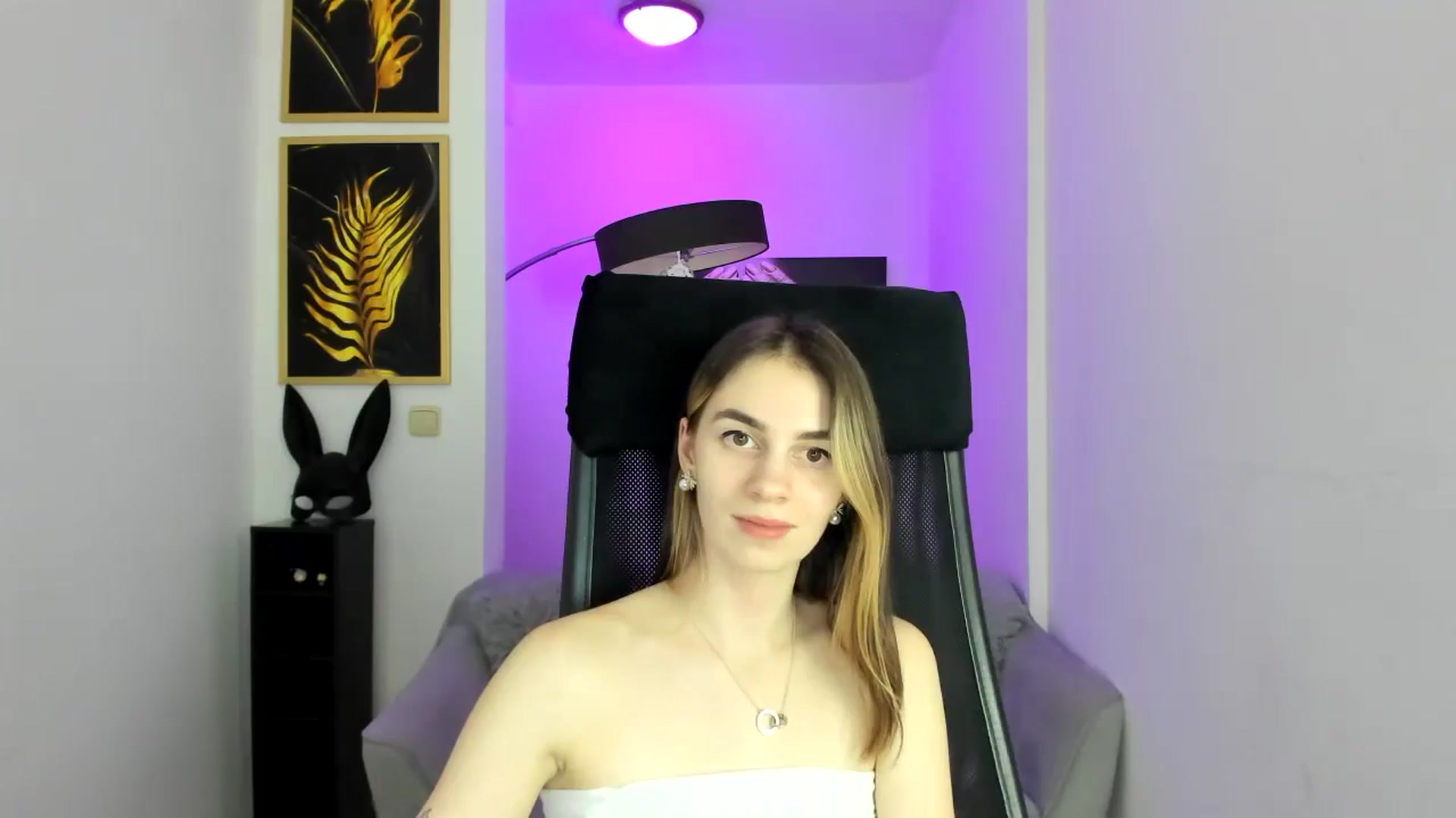 Gallery image thumbnail from MileyBee's myfreecams stream on, 12/26/2024, 19:23 image 13 of 20