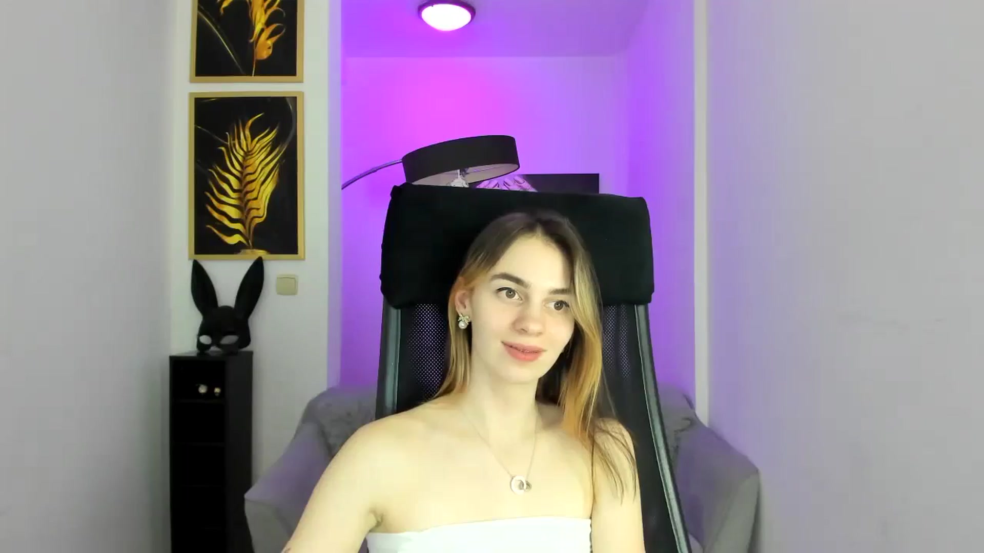 Gallery image thumbnail from MileyBee's myfreecams stream on, 12/26/2024, 19:23 image 9 of 20