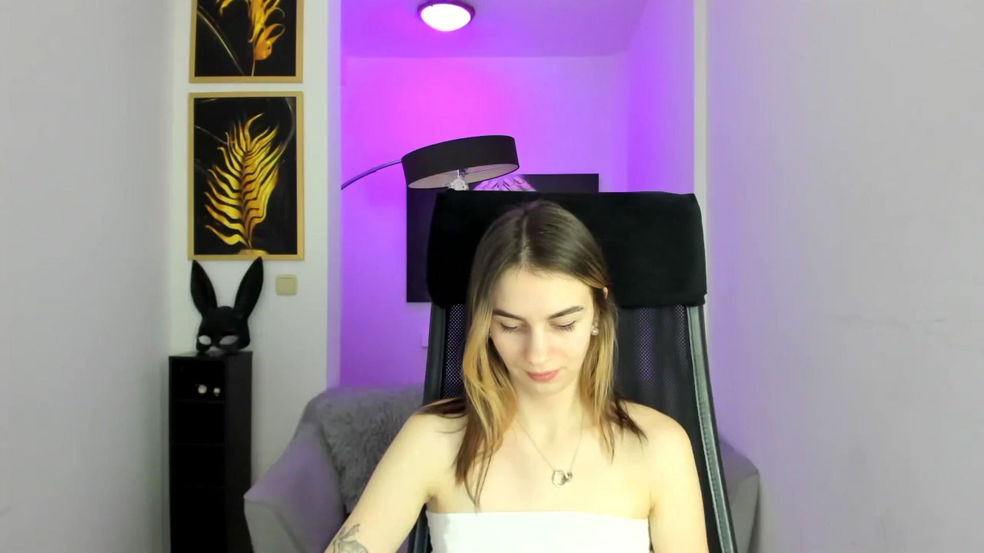 Gallery image thumbnail from MileyBee's myfreecams stream on, 12/26/2024, 19:23 image 19 of 20