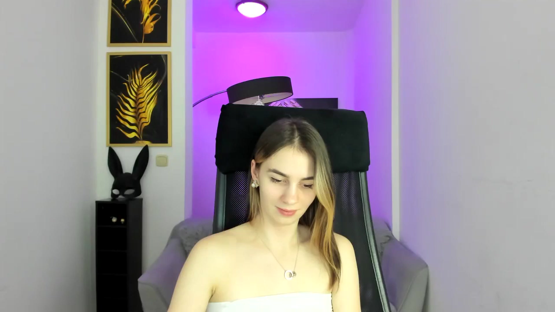 Gallery image thumbnail from MileyBee's myfreecams stream on, 12/26/2024, 19:23 image 14 of 20