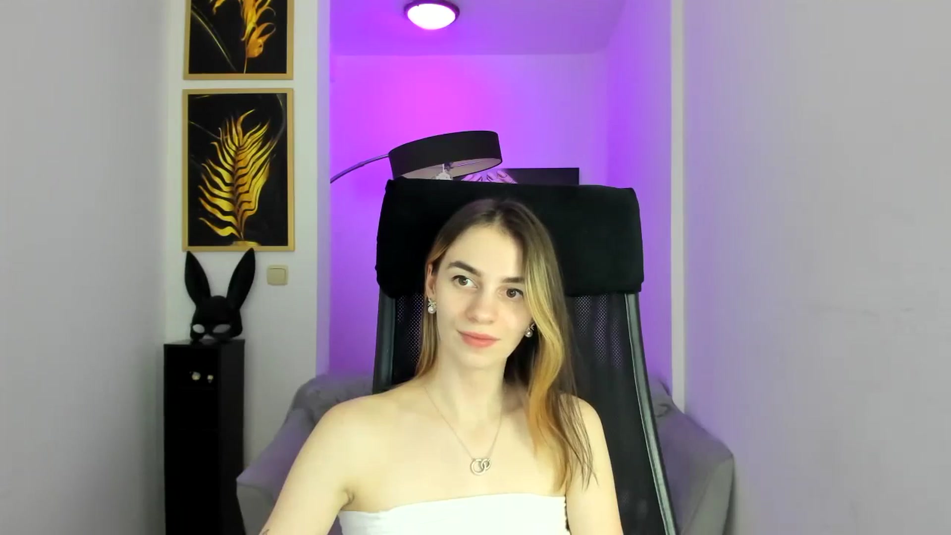 Gallery image thumbnail from MileyBee's myfreecams stream on, 12/26/2024, 19:23 image 3 of 20