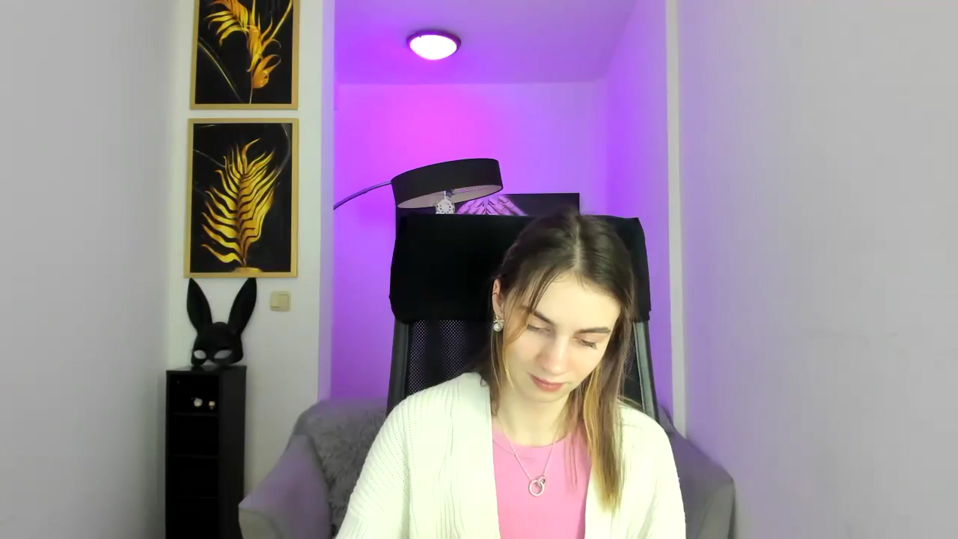 Gallery image thumbnail from MileyBee's myfreecams stream on, 12/27/2024, 15:34 image 10 of 20