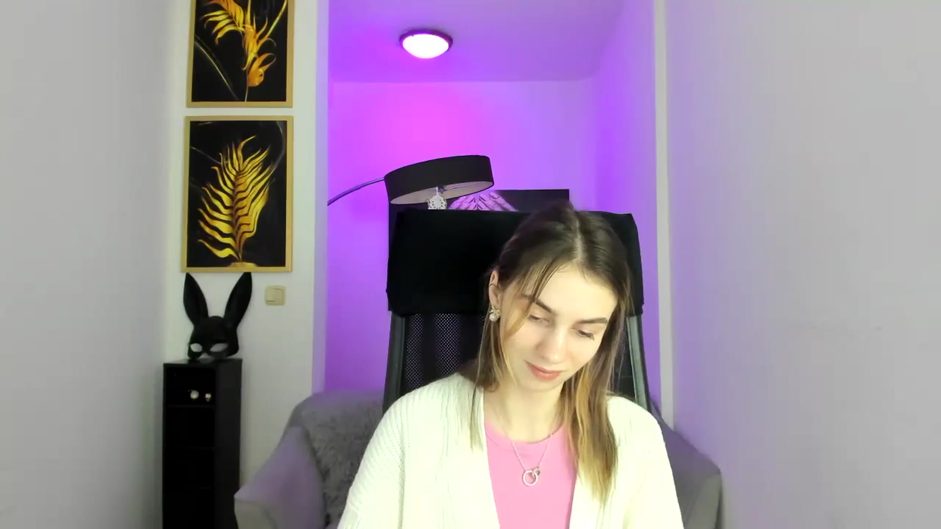 Gallery image thumbnail from MileyBee's myfreecams stream on, 12/27/2024, 15:34 image 14 of 20