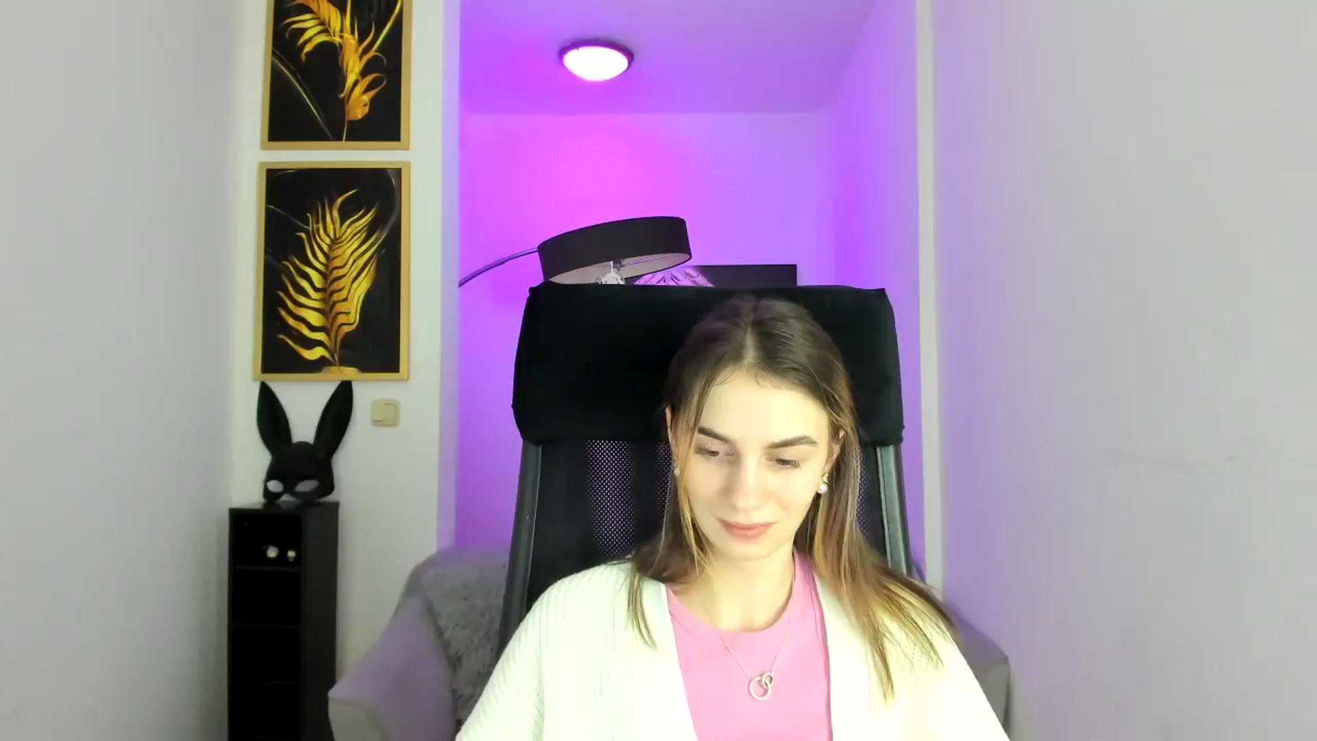 Gallery image thumbnail from MileyBee's myfreecams stream on, 12/27/2024, 15:34 image 19 of 20