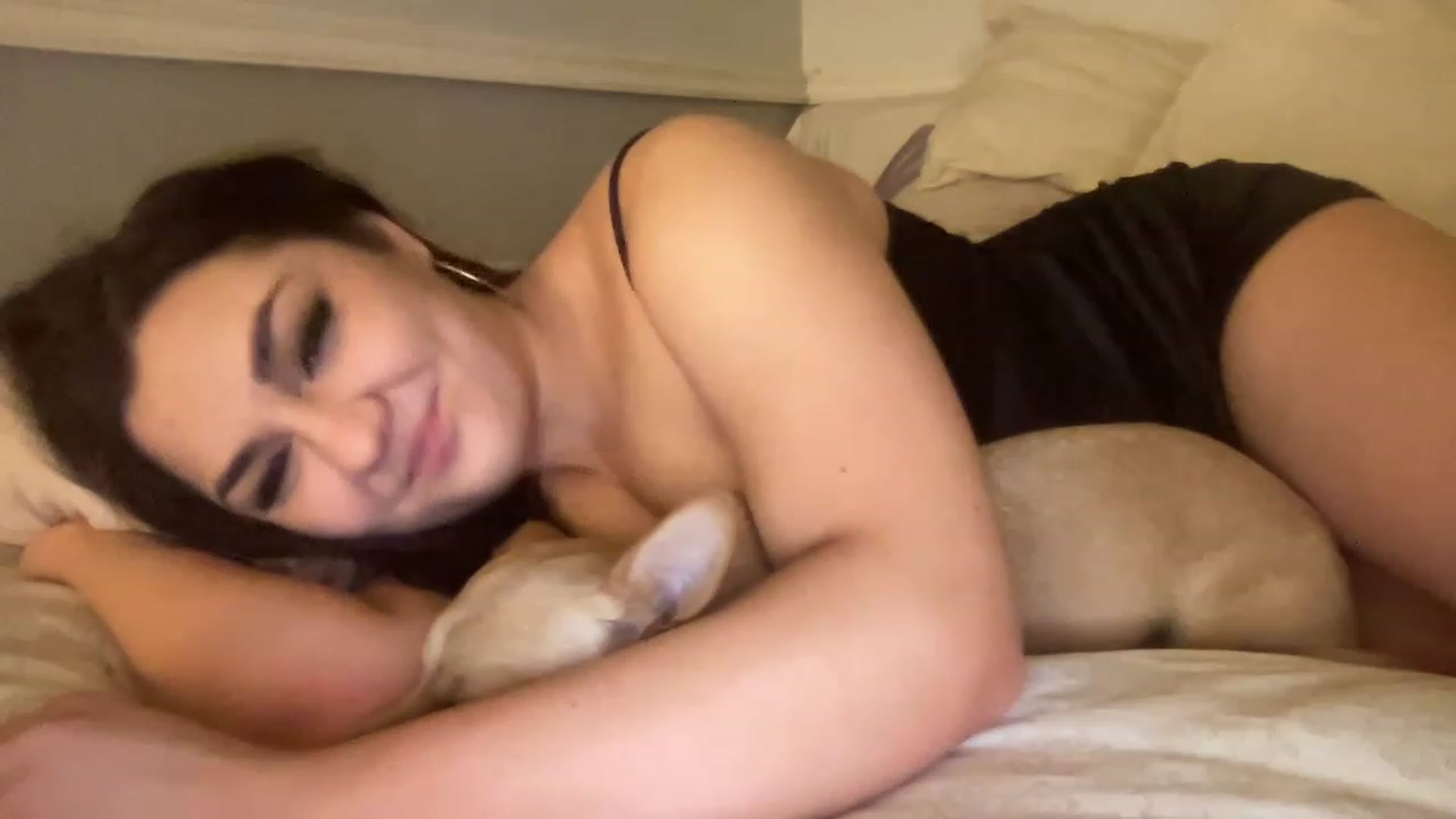 Gallery image thumbnail from MileyxSmiles's myfreecams stream on, 04/16/2023, 10:48 image 17 of 20