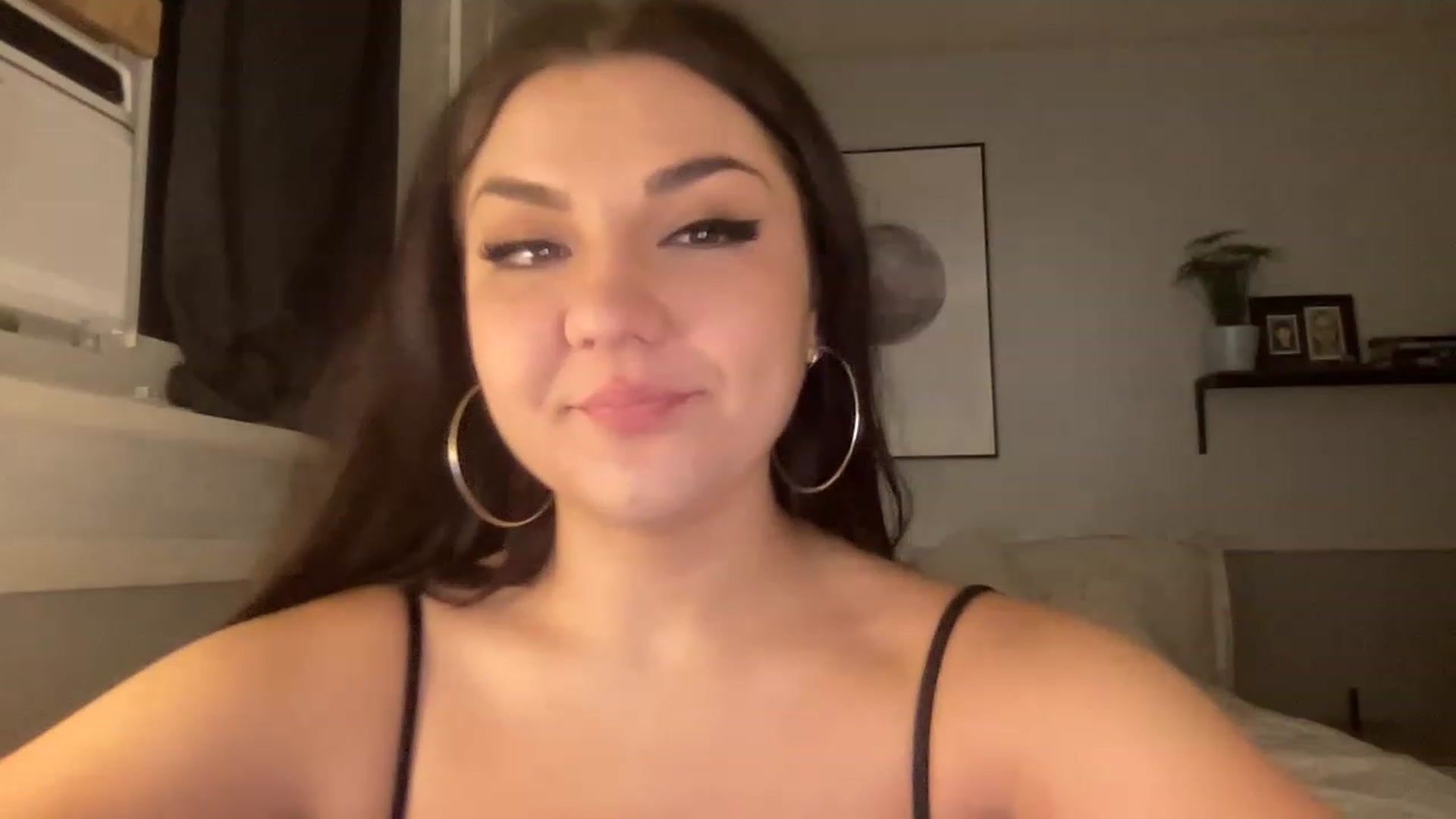 Gallery image thumbnail from MileyxSmiles's myfreecams stream on, 04/16/2023, 10:48 image 3 of 20