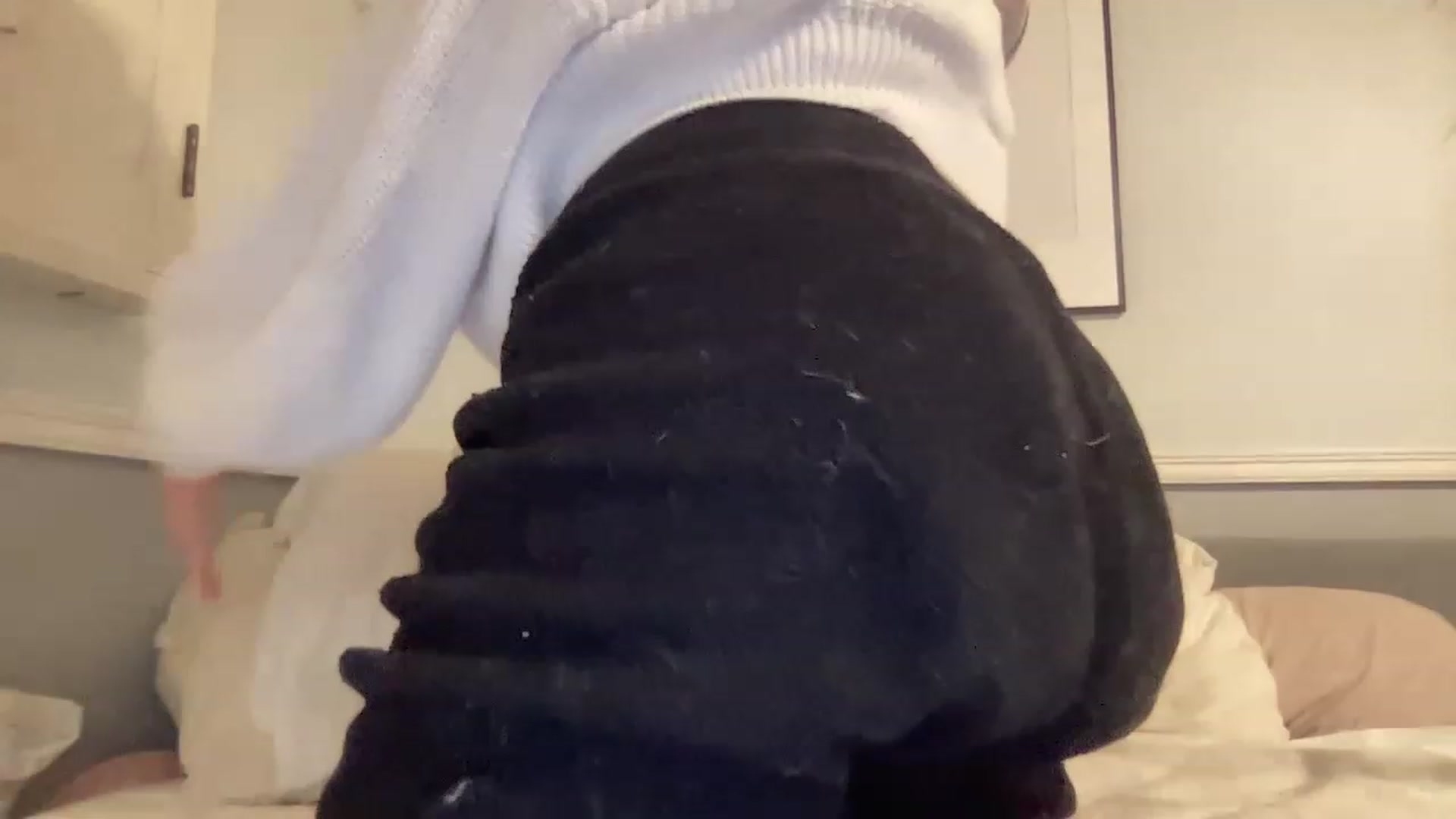 Gallery image thumbnail from MileyxSmiles's myfreecams stream on, 05/29/2023, 11:58 image 19 of 20