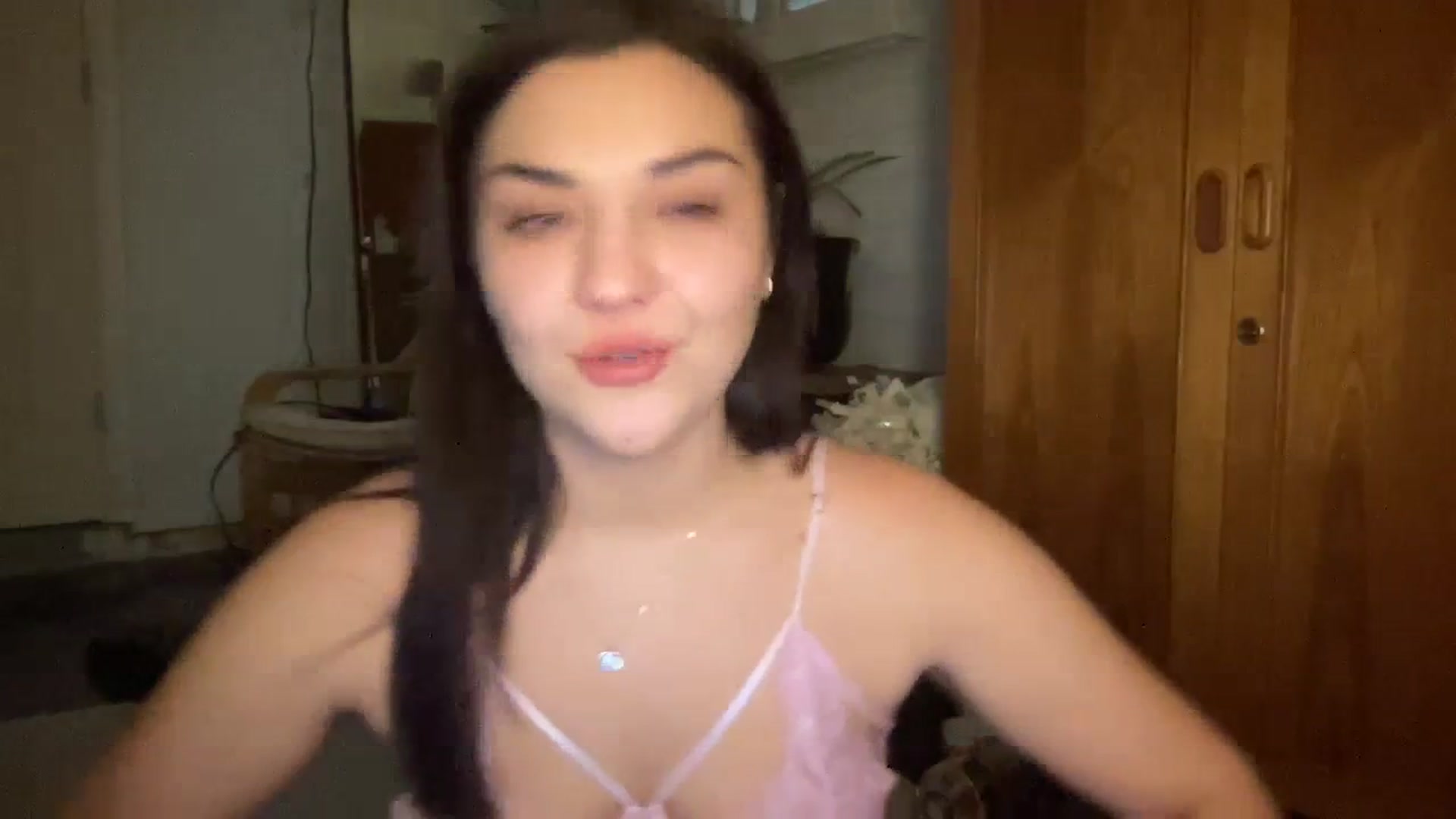 Gallery image thumbnail from MileyxSmiles's myfreecams stream on, 06/02/2023, 10:40 image 7 of 20