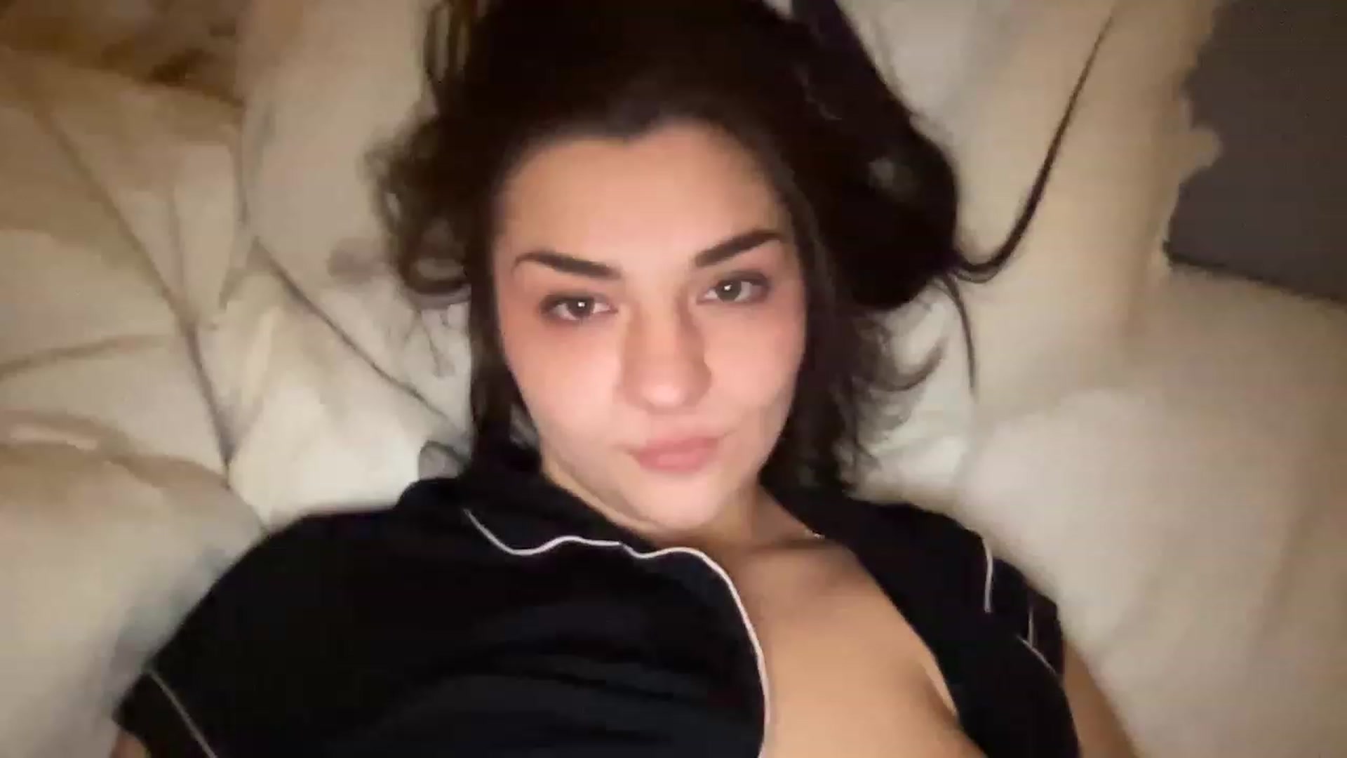 Gallery image thumbnail from MileyxSmiles's myfreecams stream on, 06/05/2023, 11:40 image 10 of 20