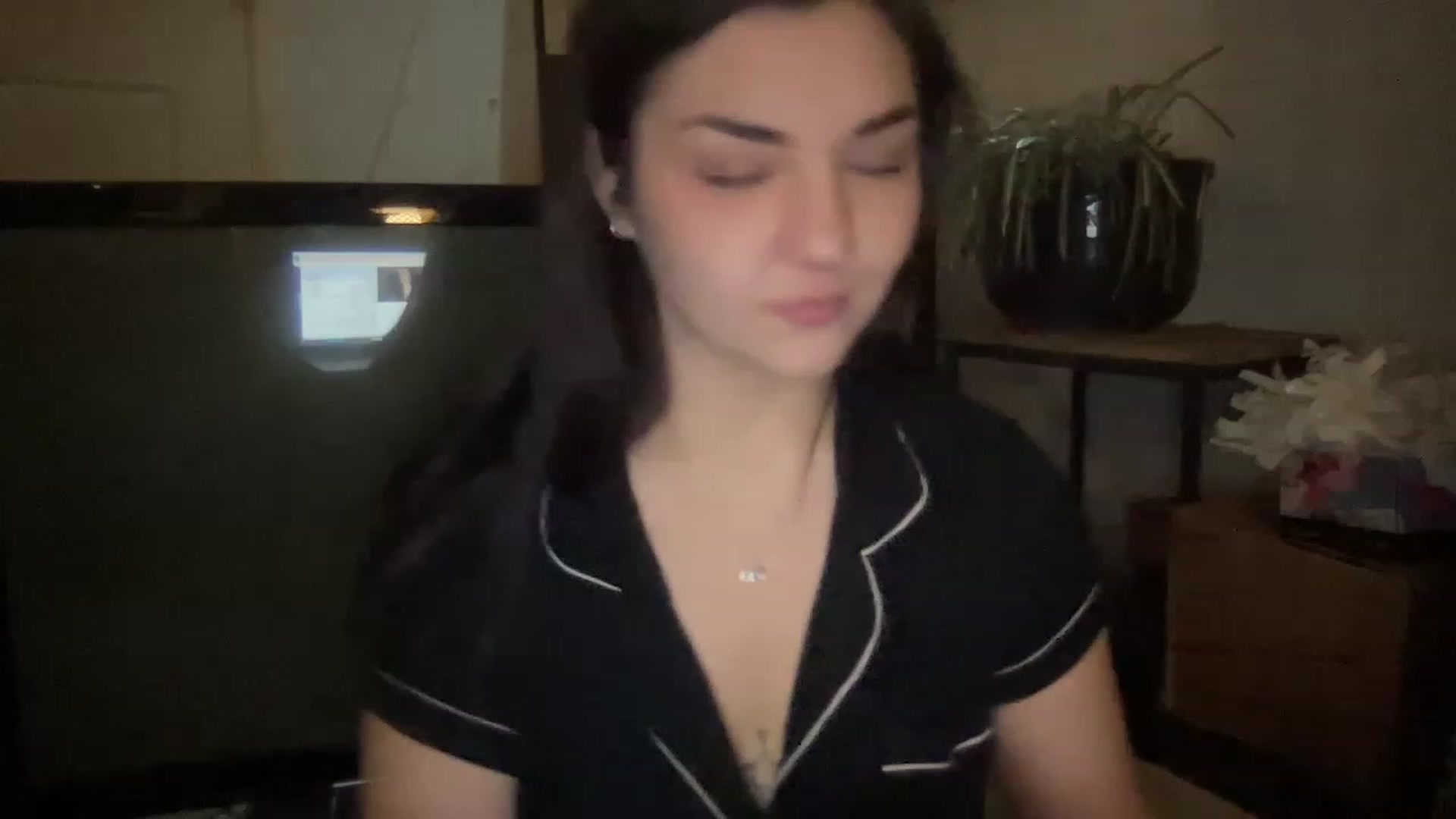Gallery image thumbnail from MileyxSmiles's myfreecams stream on, 06/05/2023, 11:40 image 19 of 20