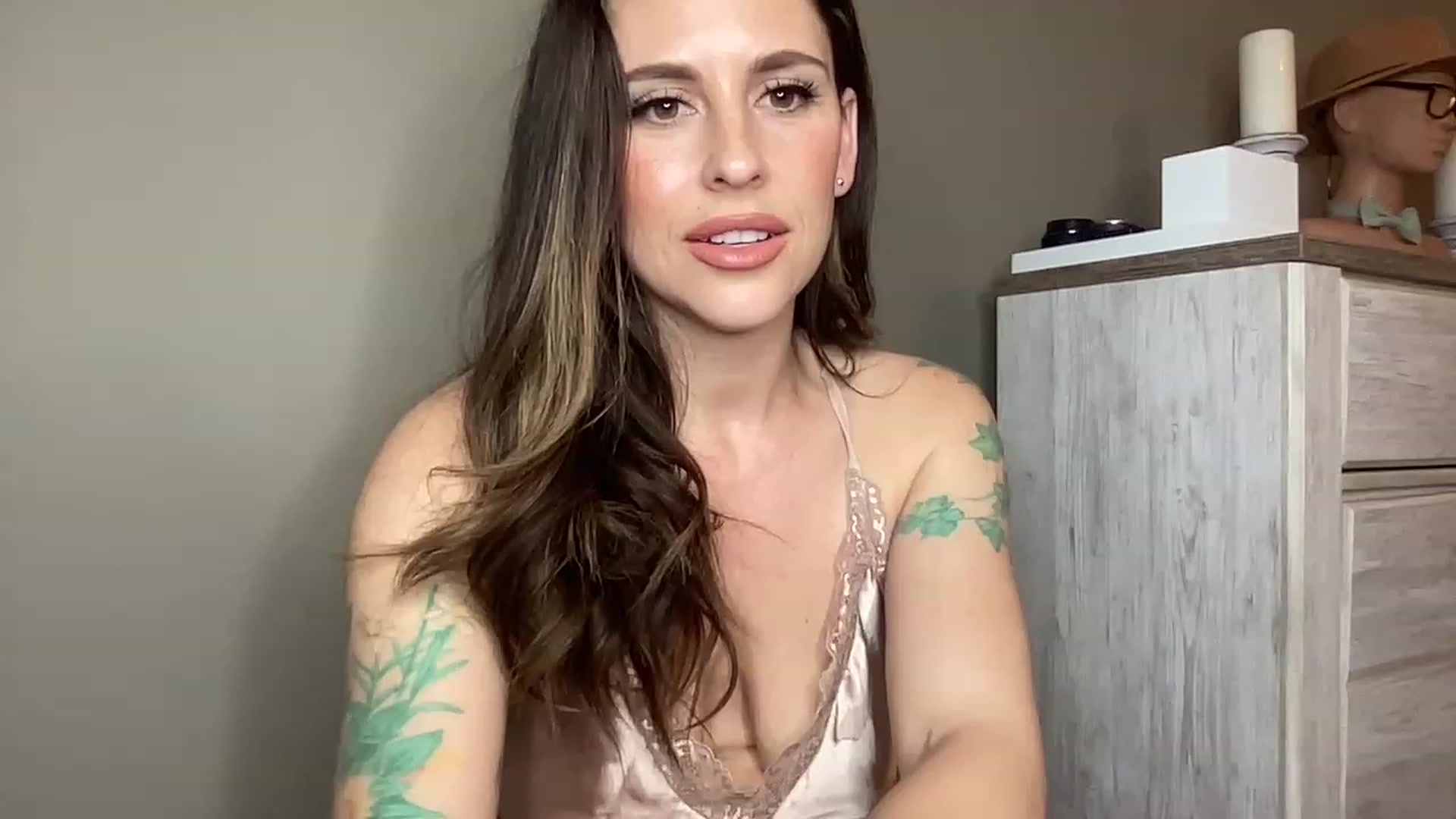 Gallery image thumbnail from MilfParadise's myfreecams stream on, 03/24/2023, 18:30 image 7 of 20