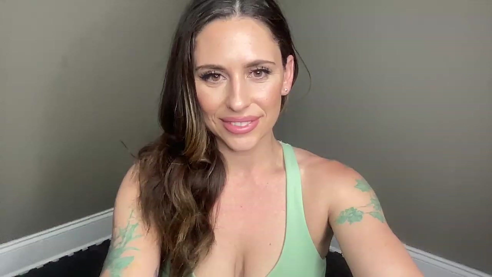 Gallery image thumbnail from MilfParadise's myfreecams stream on, 03/27/2023, 16:29 image 17 of 20
