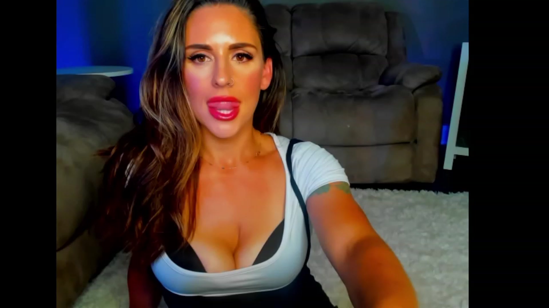 Gallery image thumbnail from MilfParadise's myfreecams stream on, 08/25/2023, 05:46 image 9 of 20