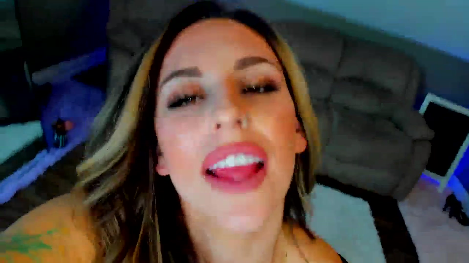 Gallery image thumbnail from MilfParadise's myfreecams stream on, 11/16/2023, 19:18 image 16 of 20