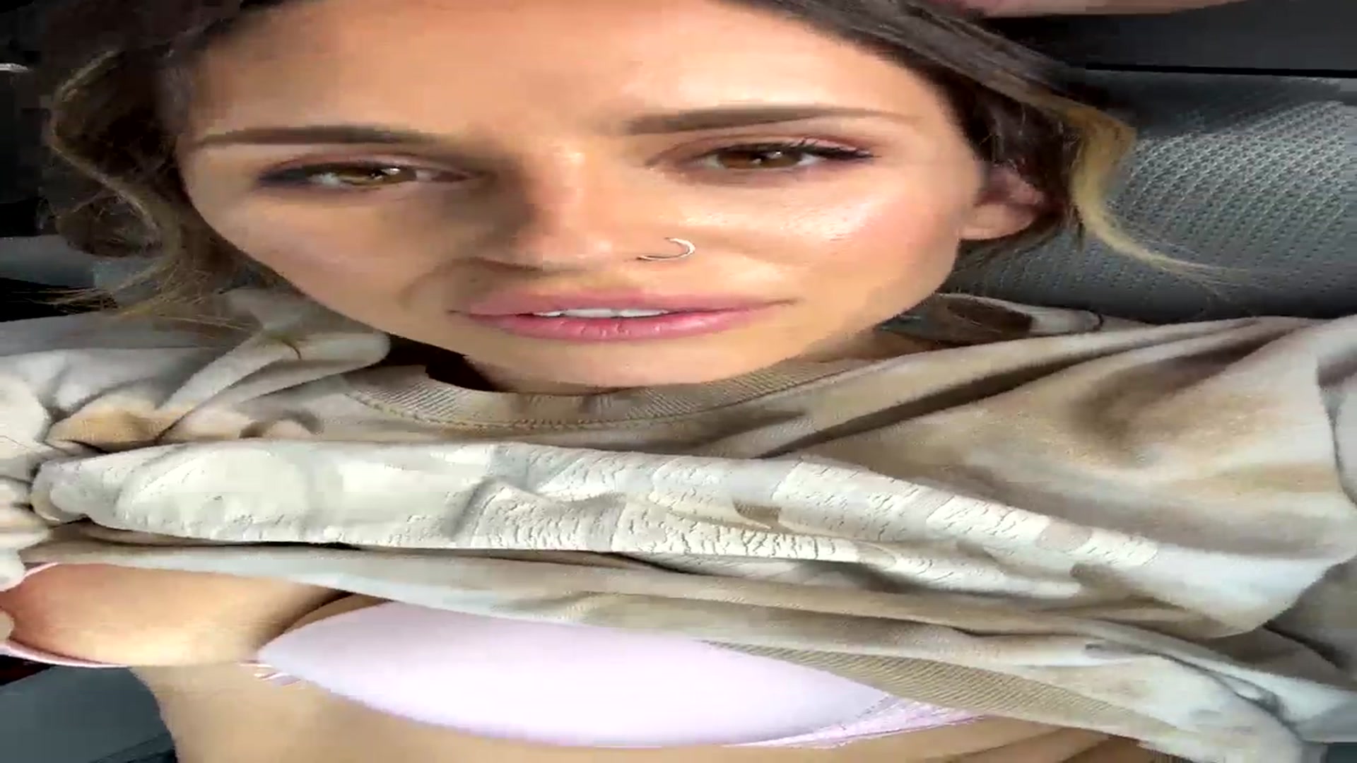 Gallery image thumbnail from MilfParadise's myfreecams stream on, 03/08/2024, 14:30 image 9 of 20