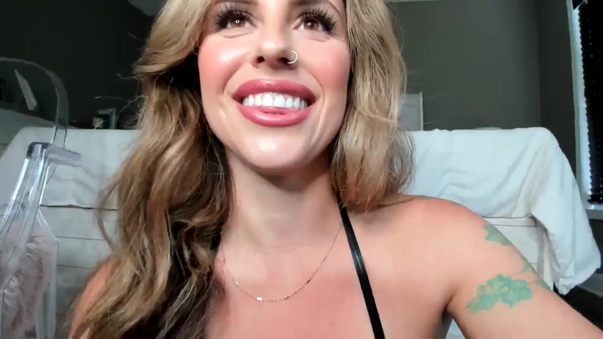 Gallery image thumbnail from MilfParadise's myfreecams stream on, 05/31/2024, 18:05 image 20 of 20