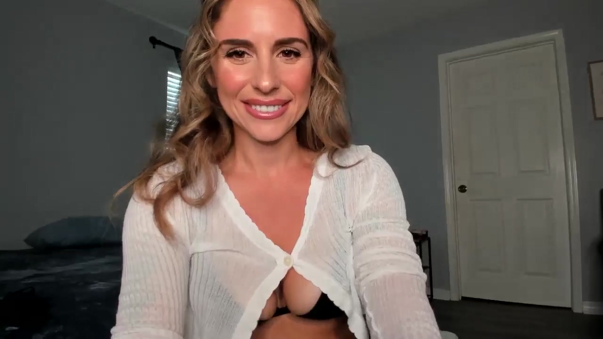 Gallery image thumbnail from MilfParadise's myfreecams stream on, 09/16/2024, 17:15 image 6 of 20