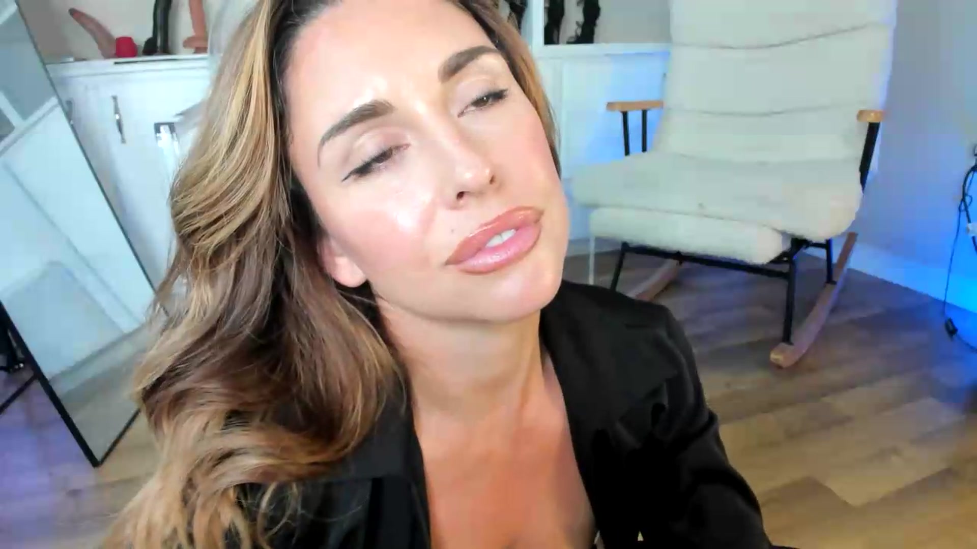 Gallery image thumbnail from MilfParadise's myfreecams stream on, 05/26/2026, 18:09 image 17 of 20