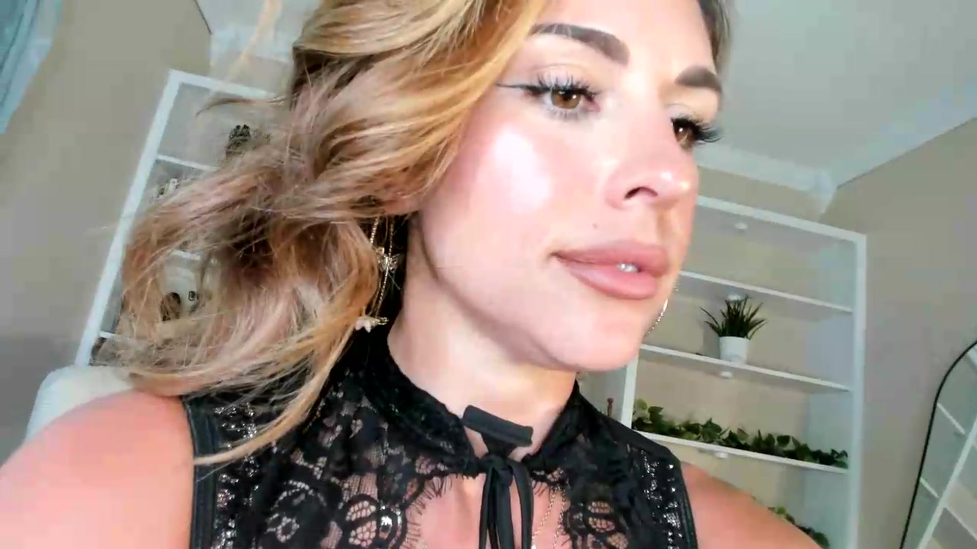 Gallery image thumbnail from MilfParadise's myfreecams stream on, 06/16/2026, 18:44 image 3 of 20
