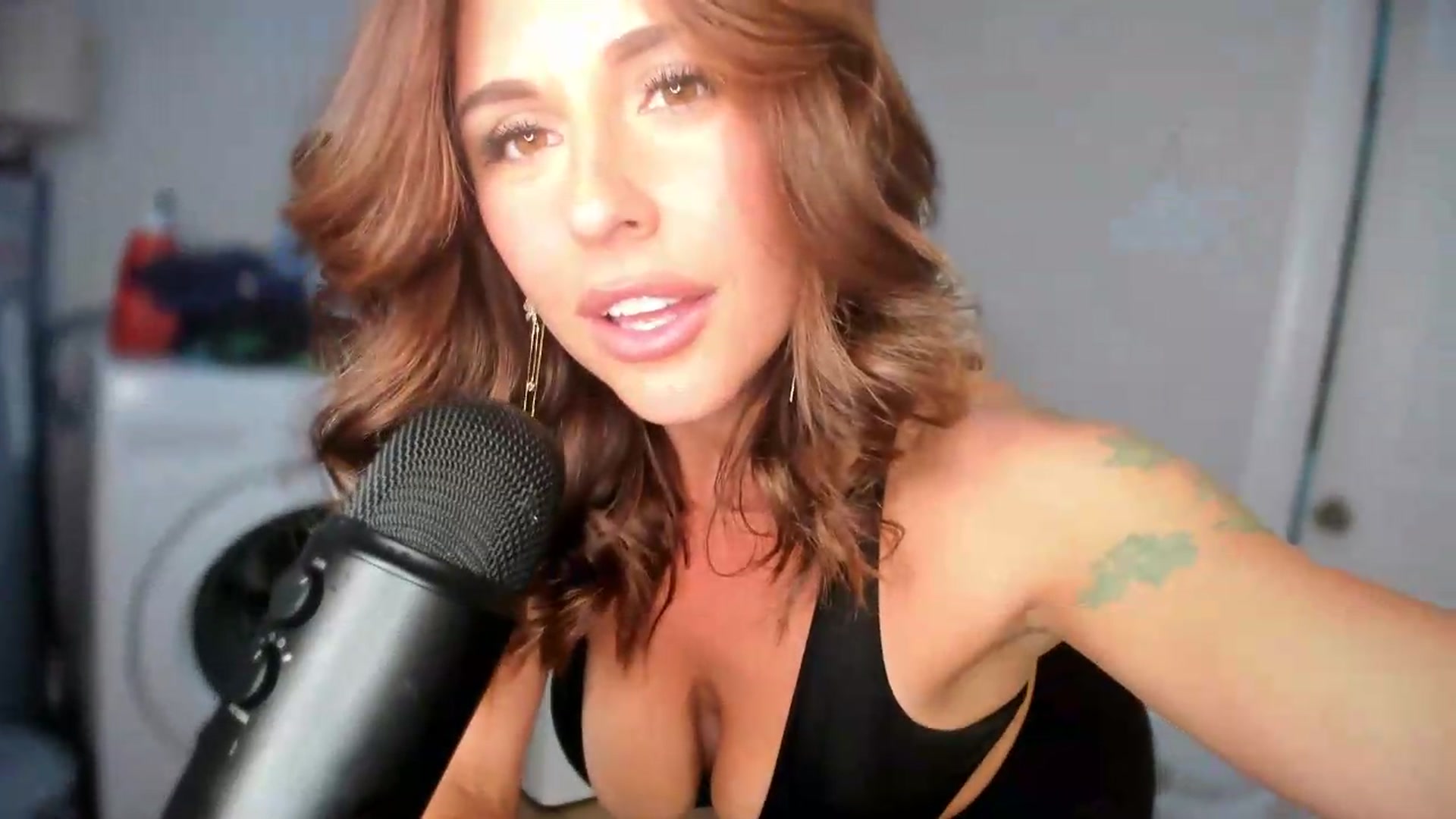 Gallery image thumbnail from MilfParadise's myfreecams stream on, 07/27/2026, 17:44 image 12 of 20